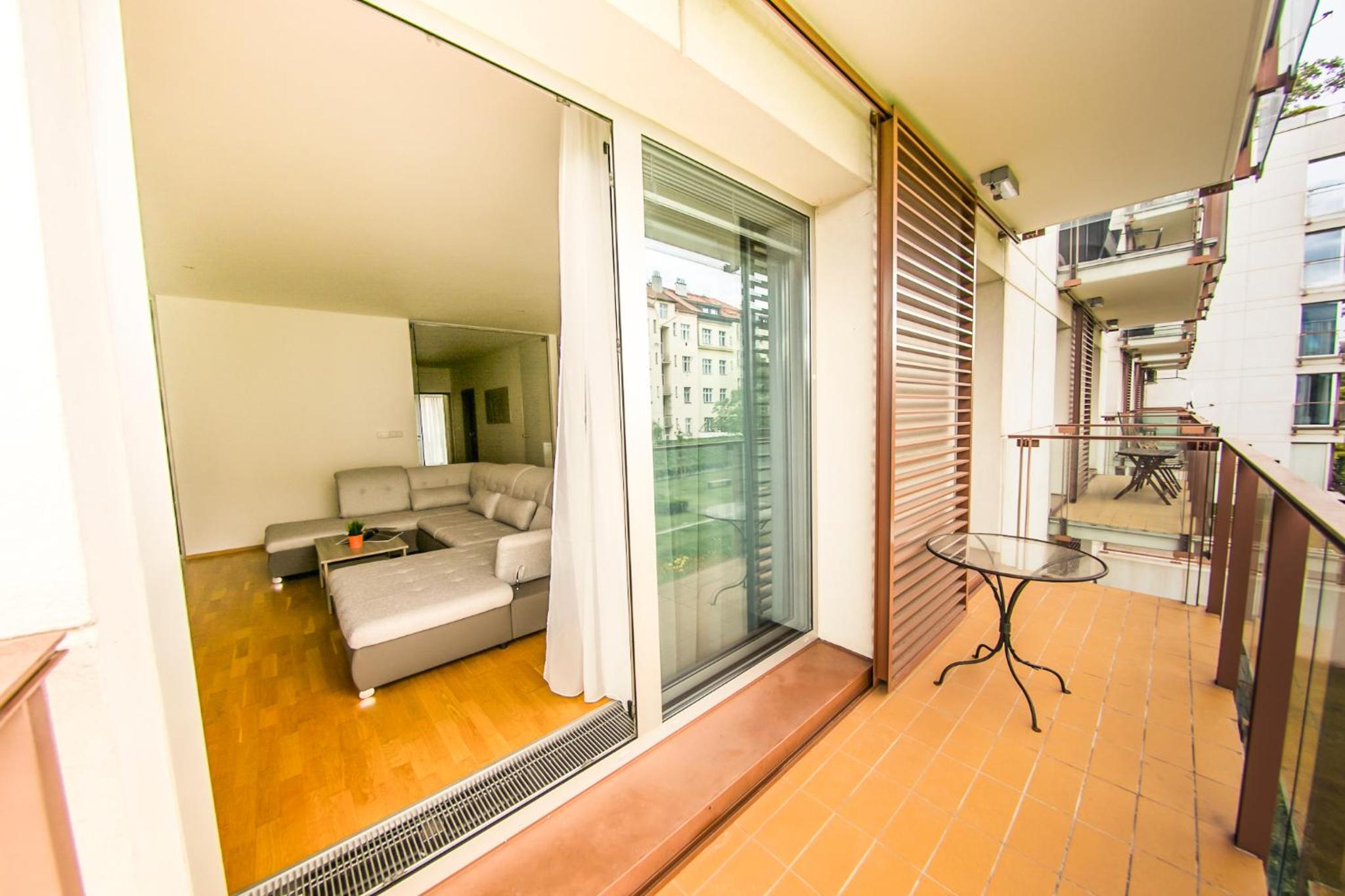 Spacious 130 m2 Apartment Near Center 2 Free Parking