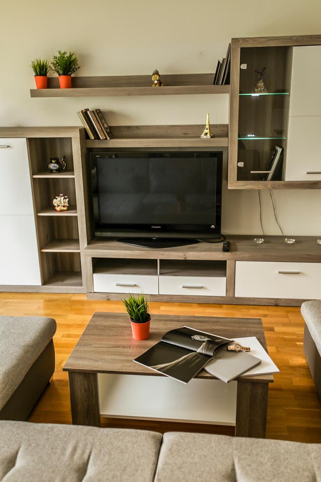 Spacious 130 m2 Apartment Near Center 2 Free Parking