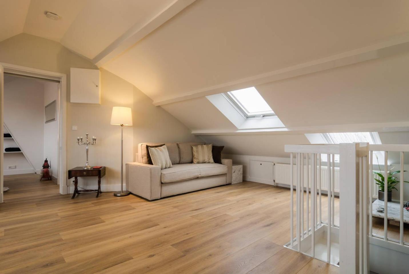 Beautiful penthouse near Rai and centre