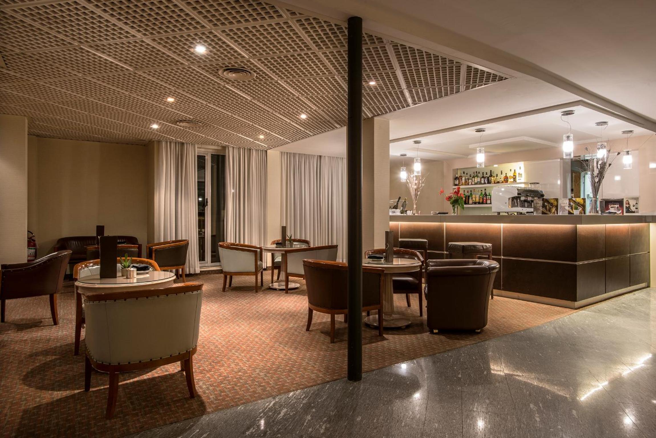 FlyOn Hotel & Conference Center