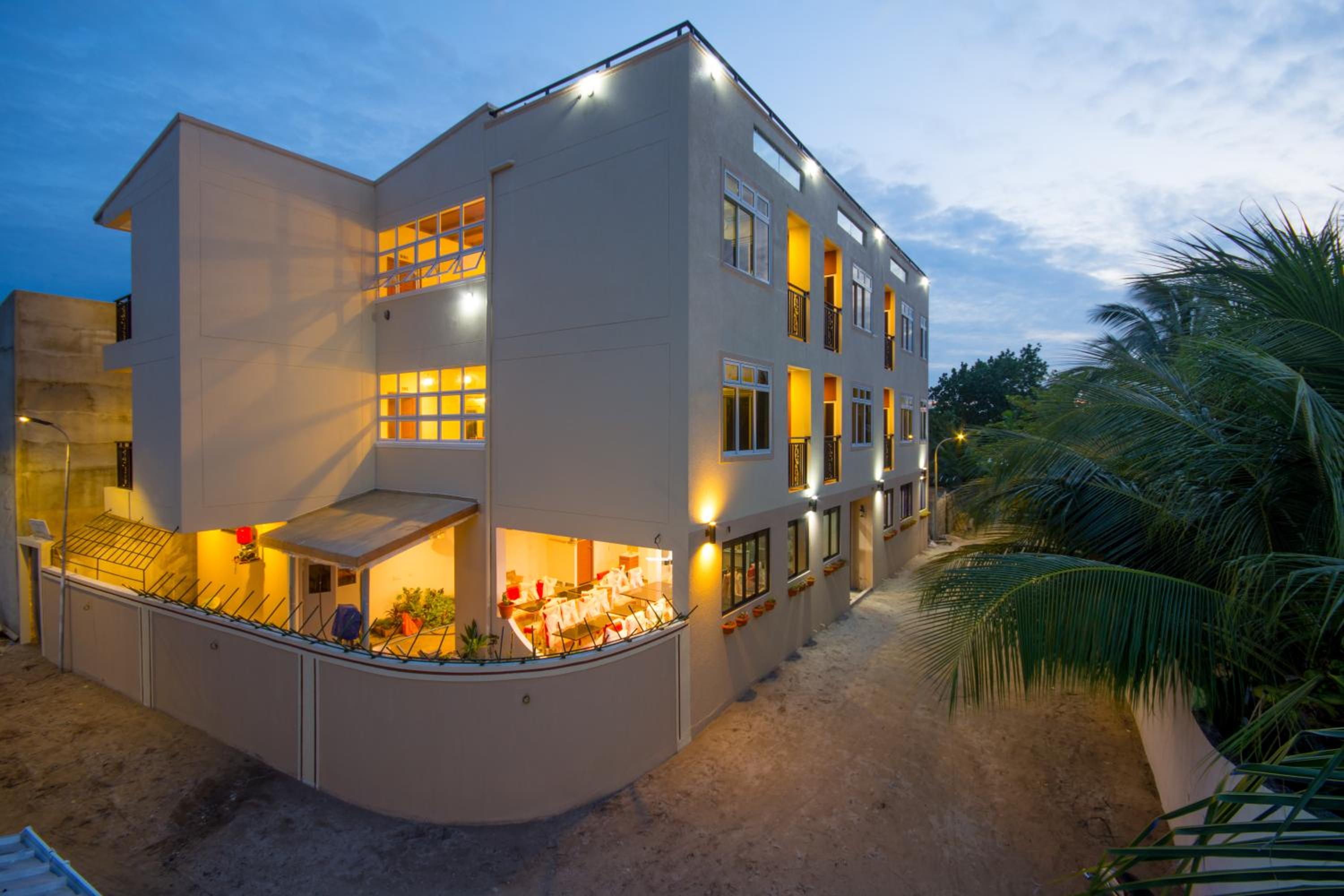 Paguro Beach Inn