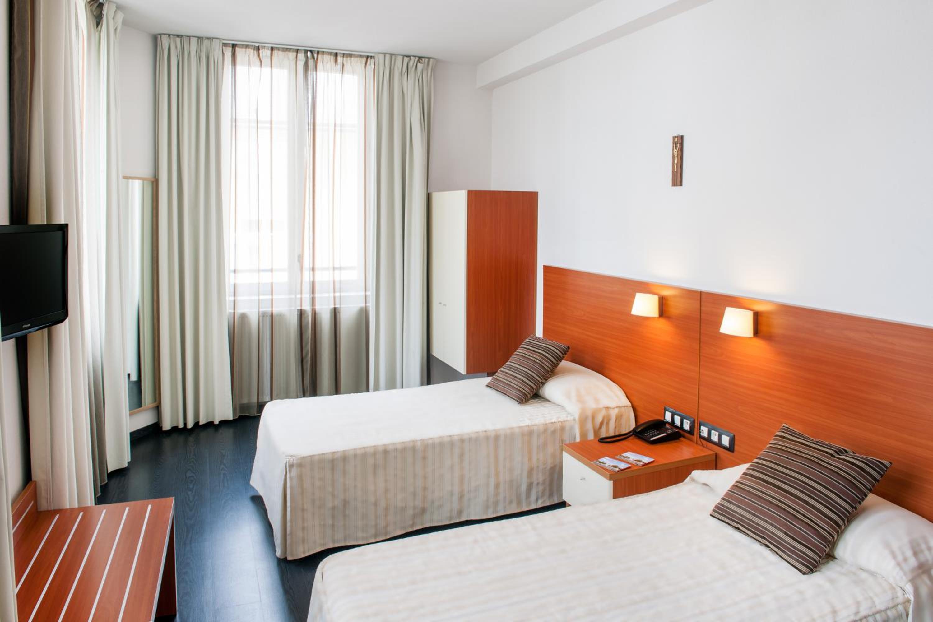 Hotel Florence en Lourdes — hotel room