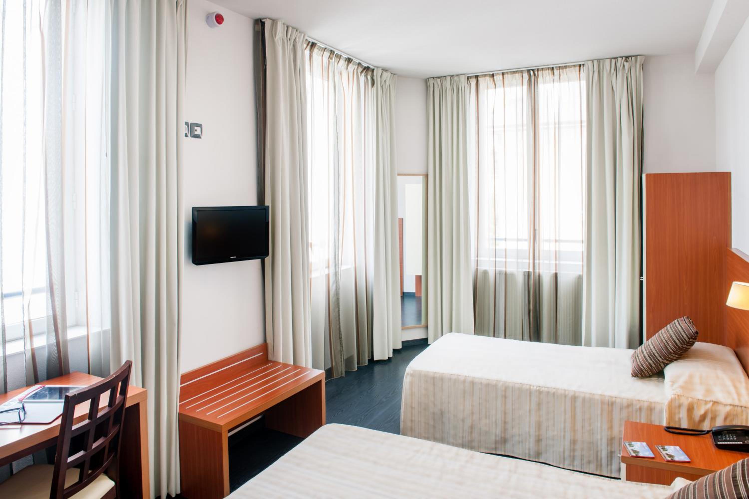 Hotel Florence en Lourdes — hotel room