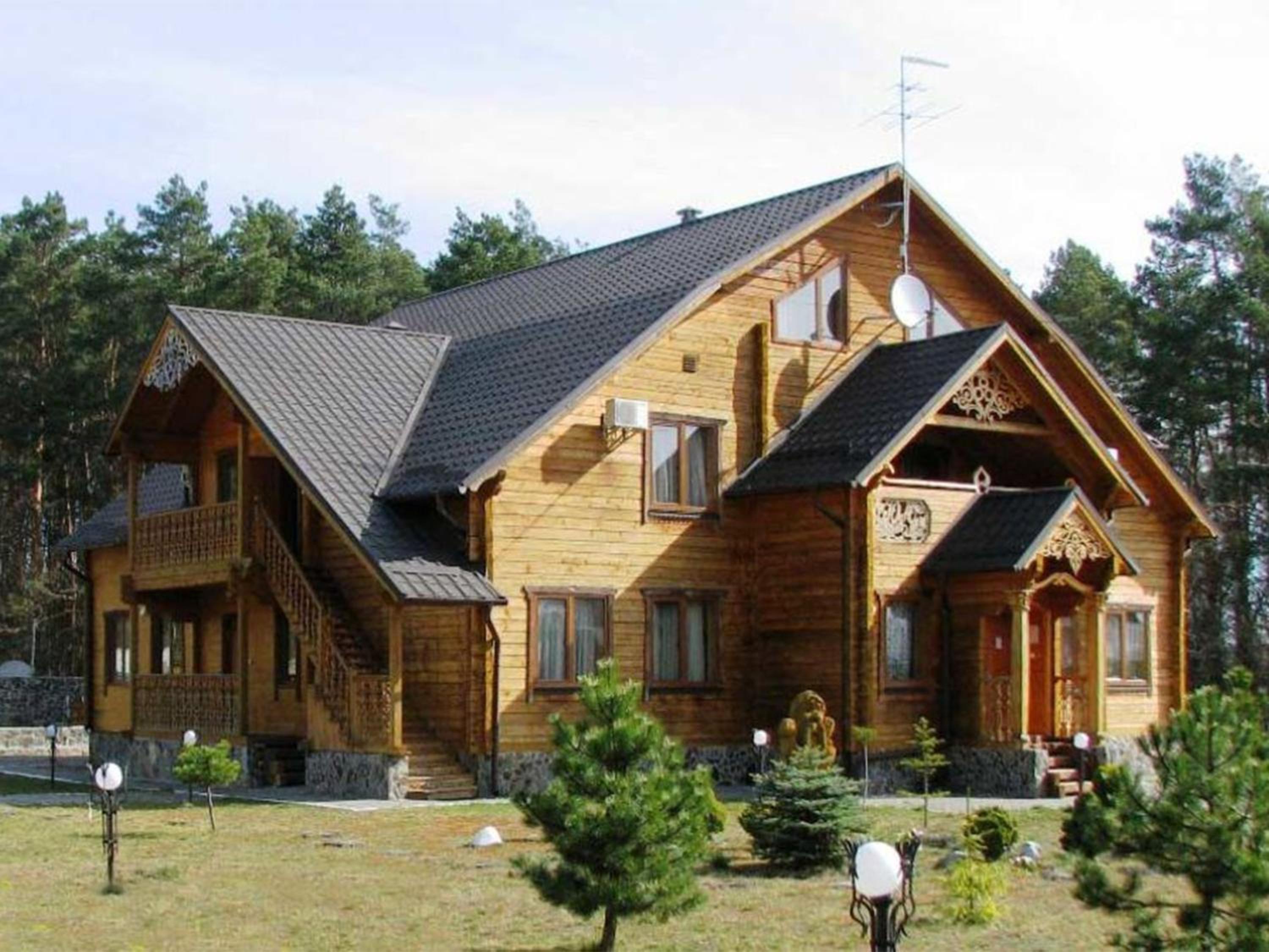 Hotel and restaurant complex Skolmo