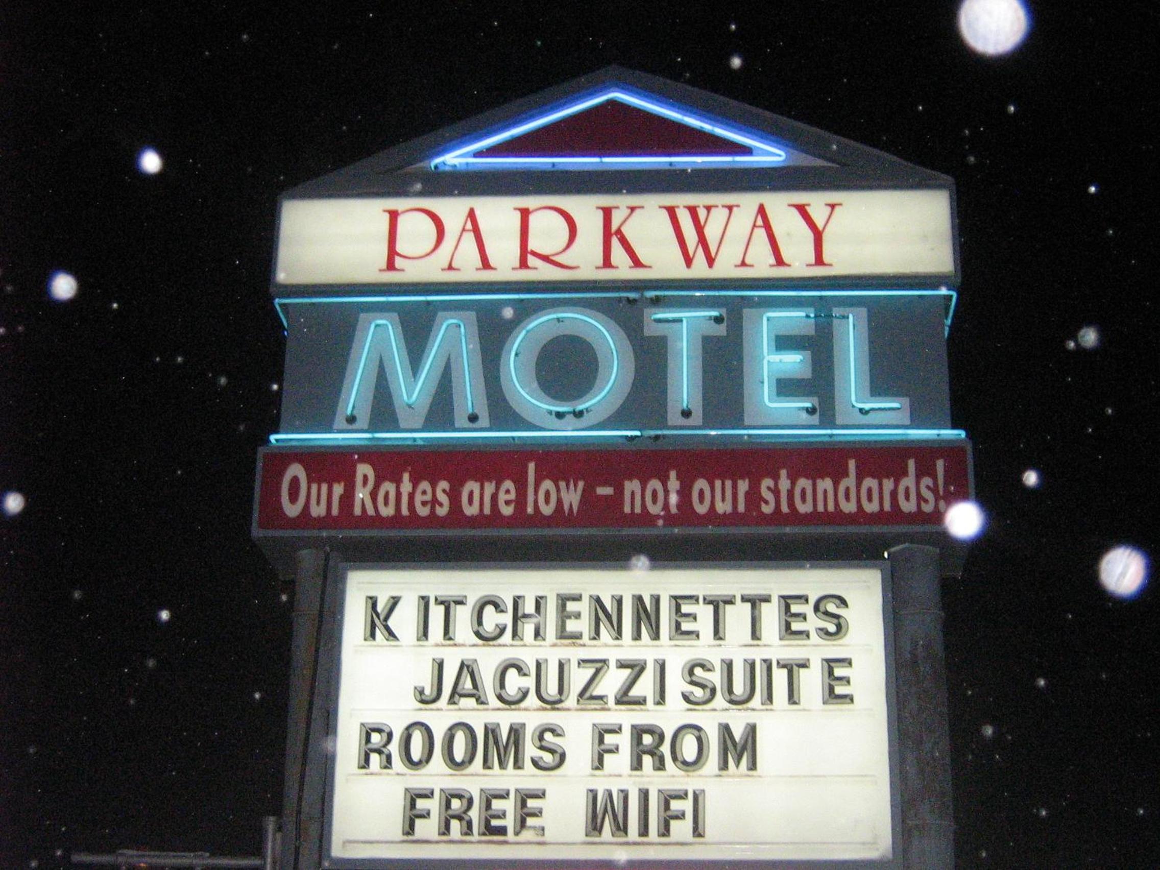 Parkway Motel & European Lodges