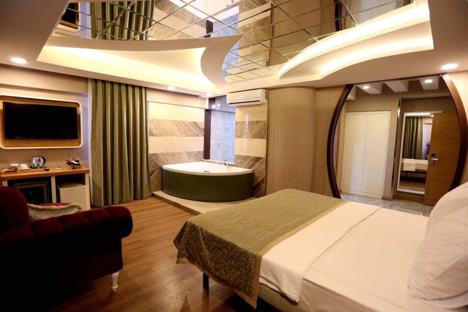 Life Corner Hotel - Image 56