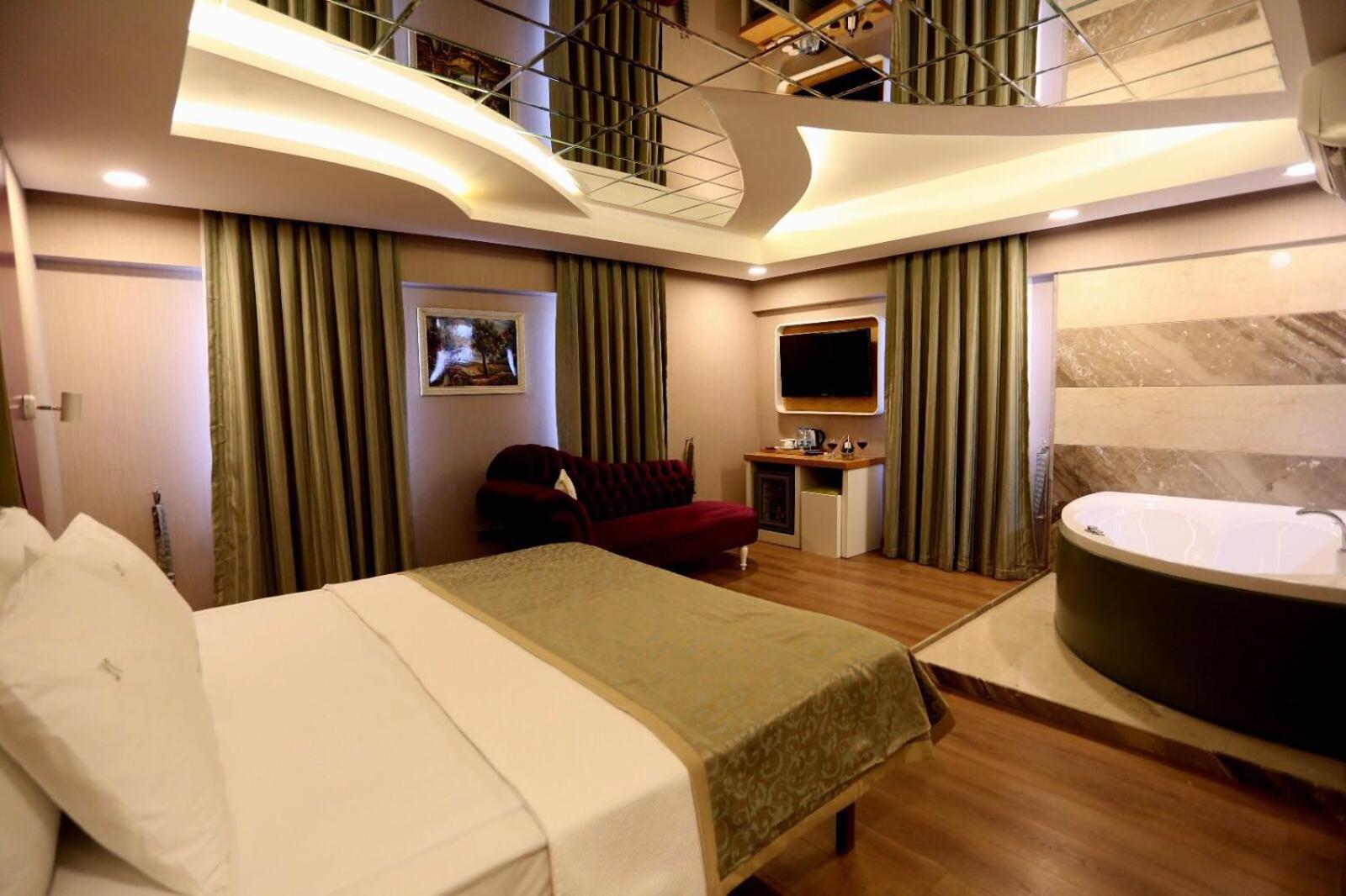 Life Corner Hotel - Image 57