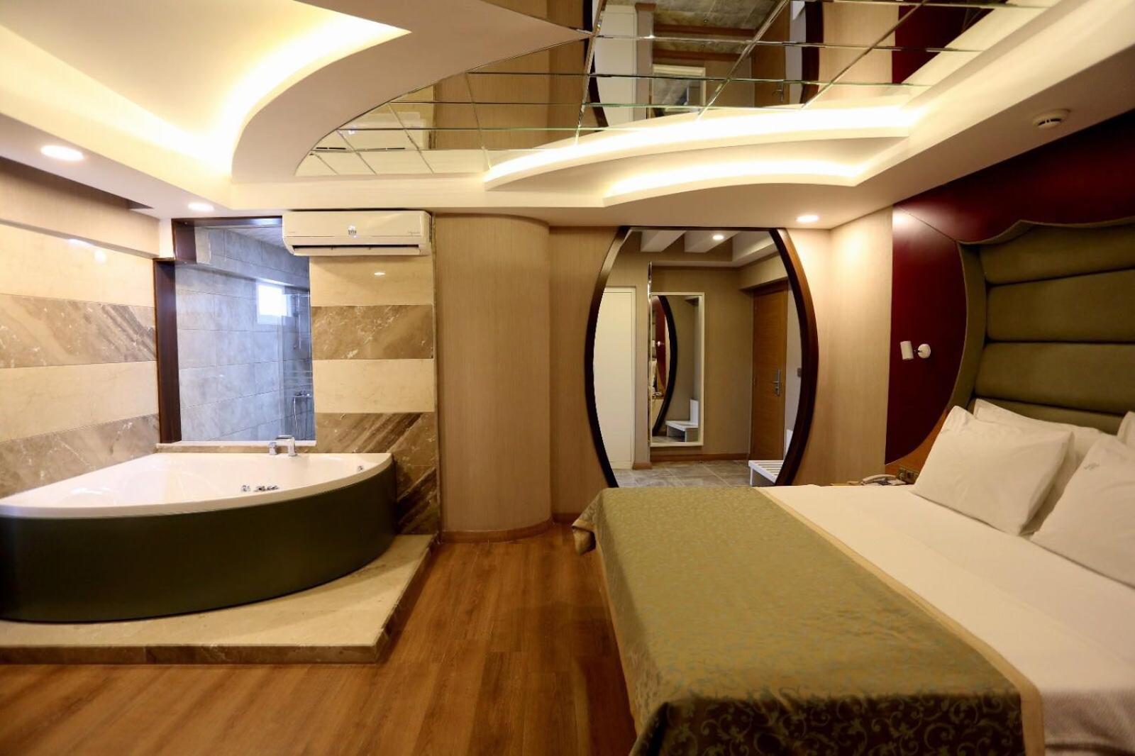 Life Corner Hotel - Image 55