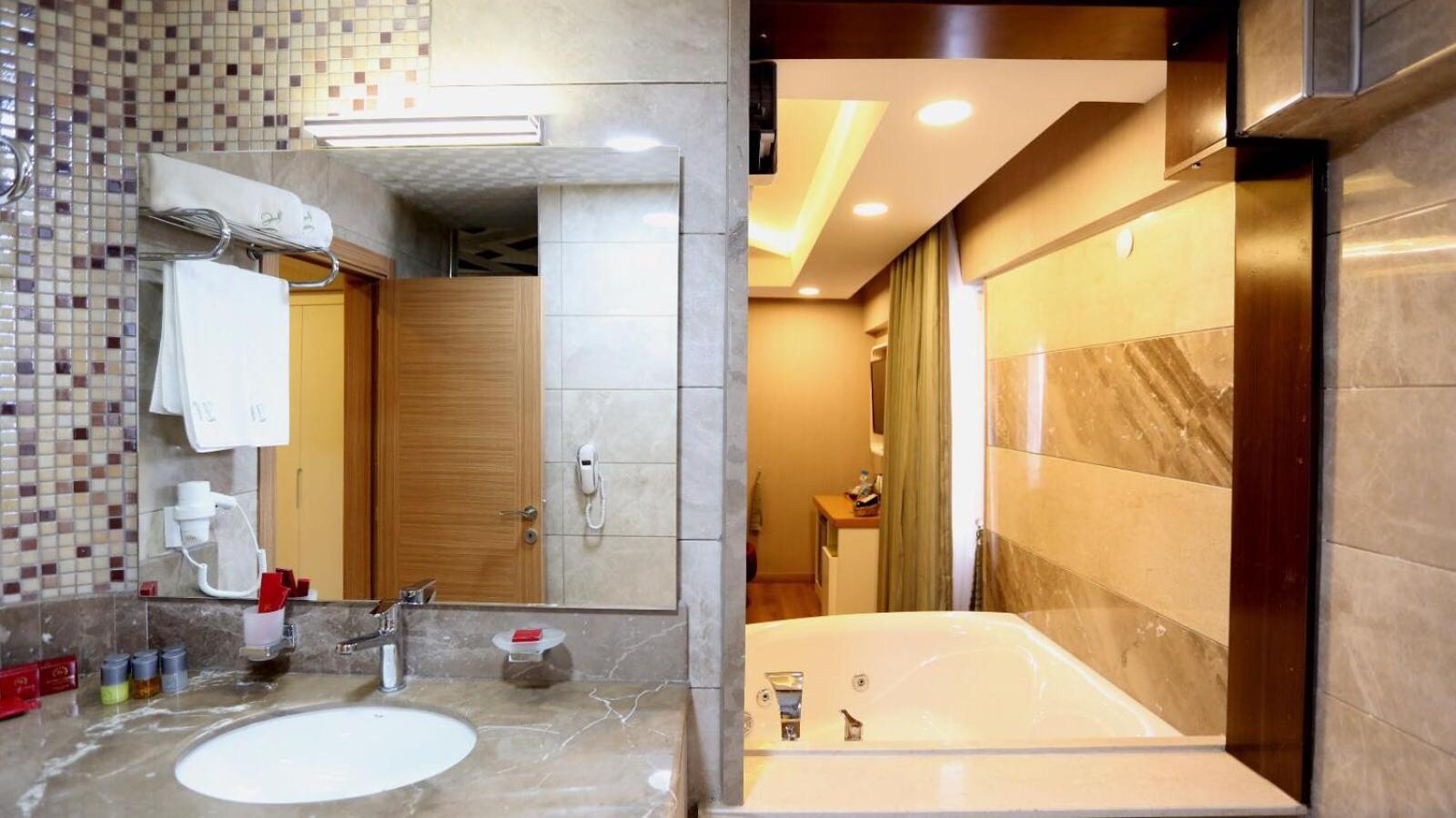 Life Corner Hotel - Image 66