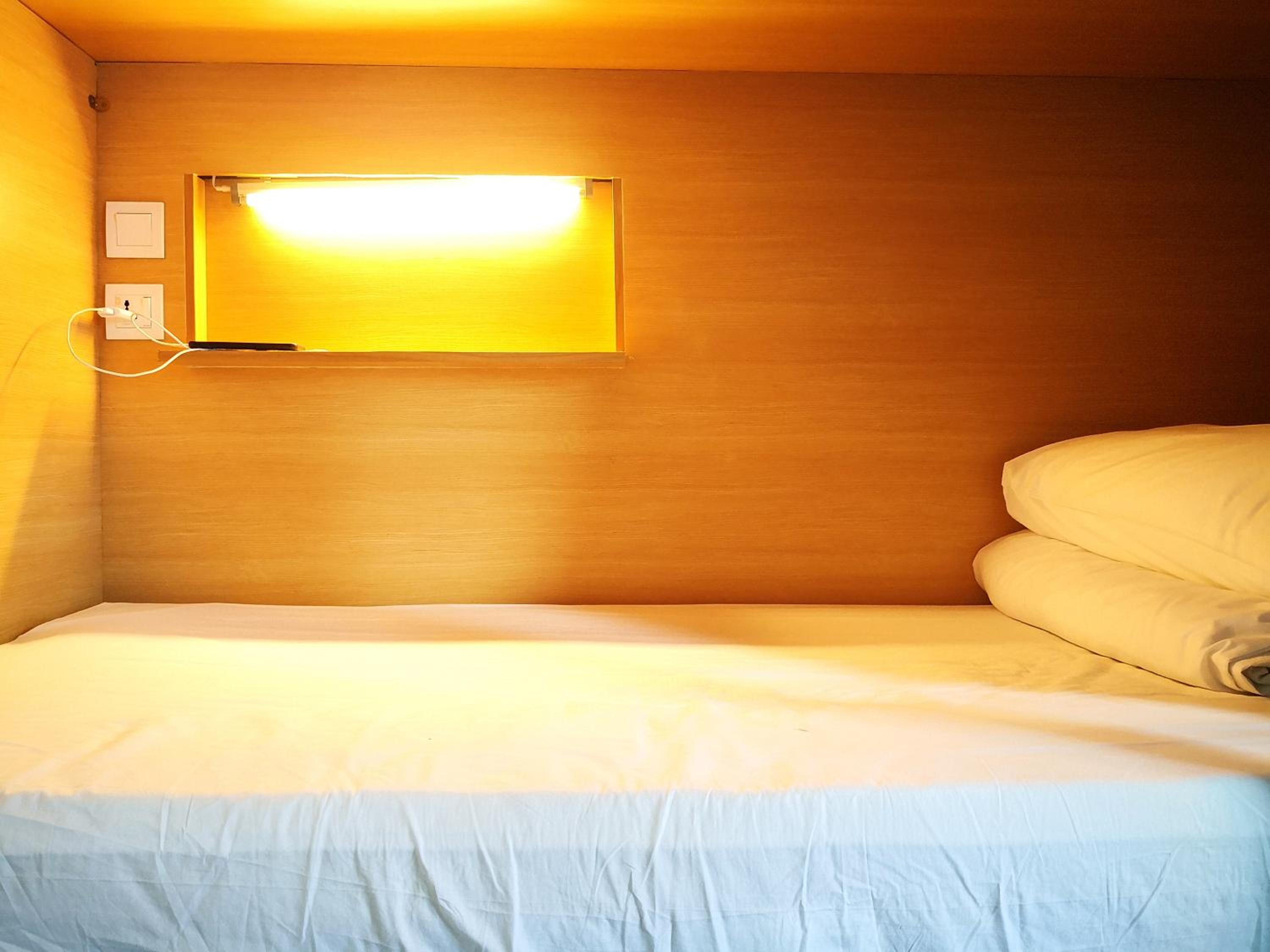 Chinatown Hostel by Mingle - Rooftop Private Jacuzzi with Bar