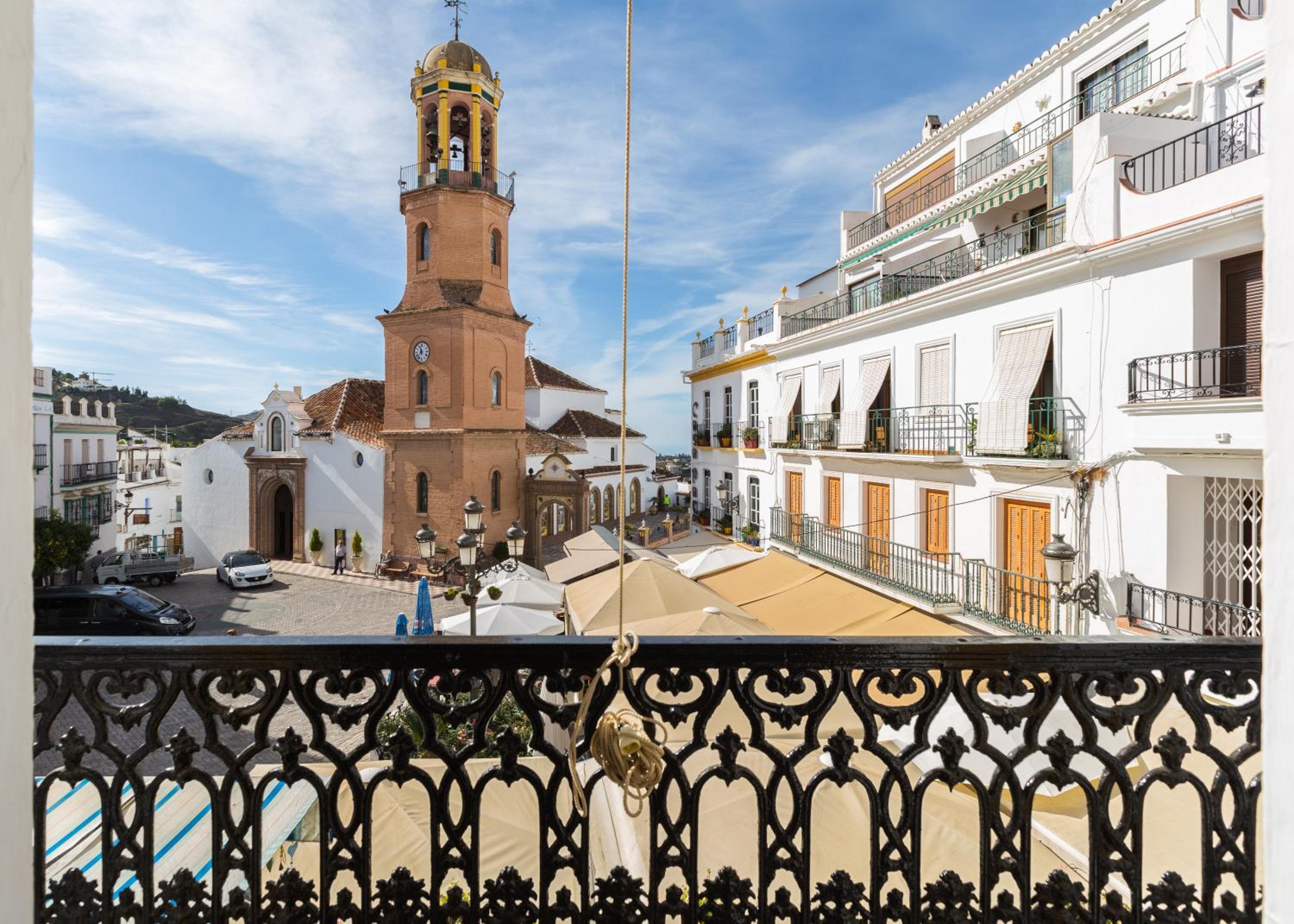 Salamandra Plaza