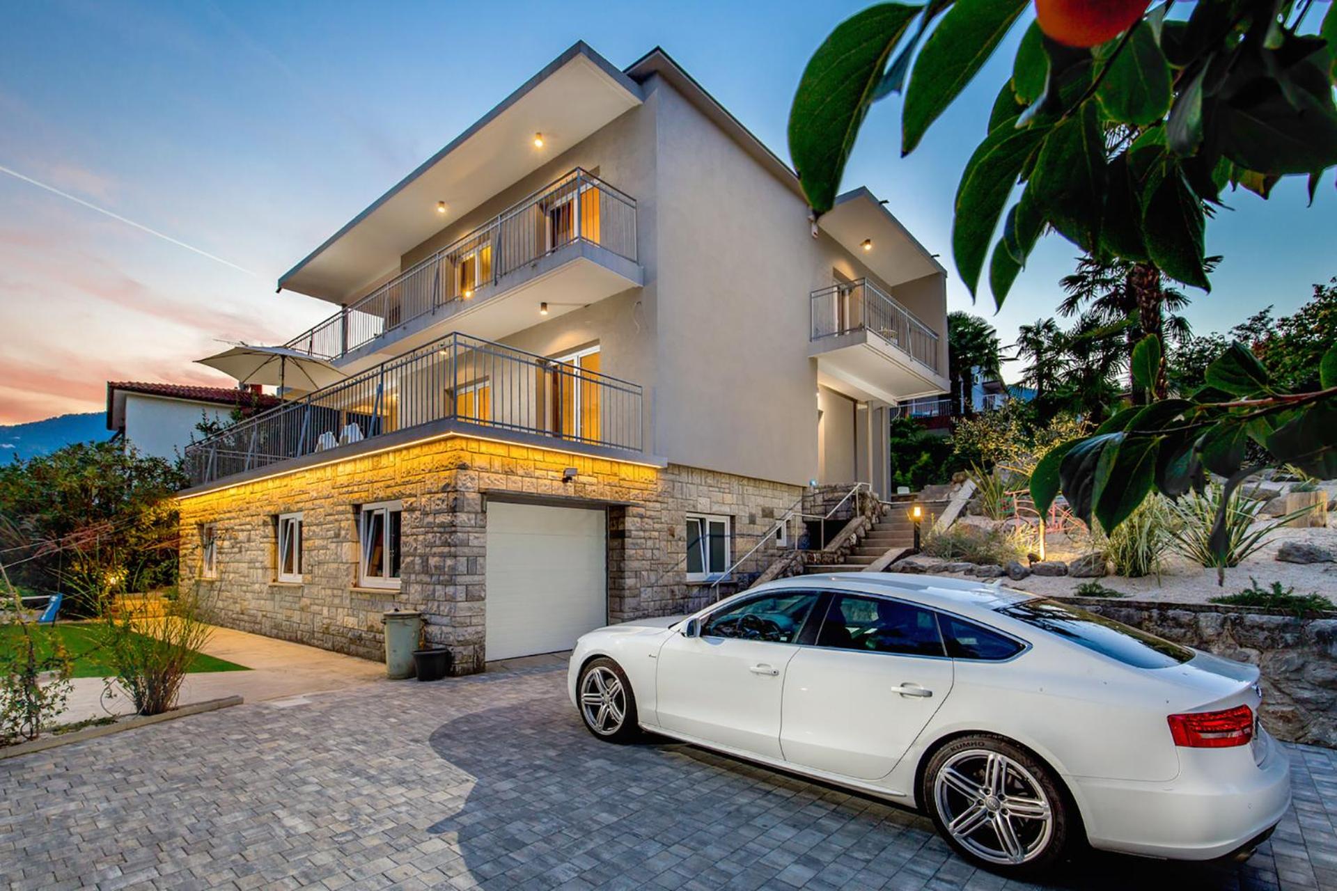 Villa Lovran, heated pool and Spa view 3
