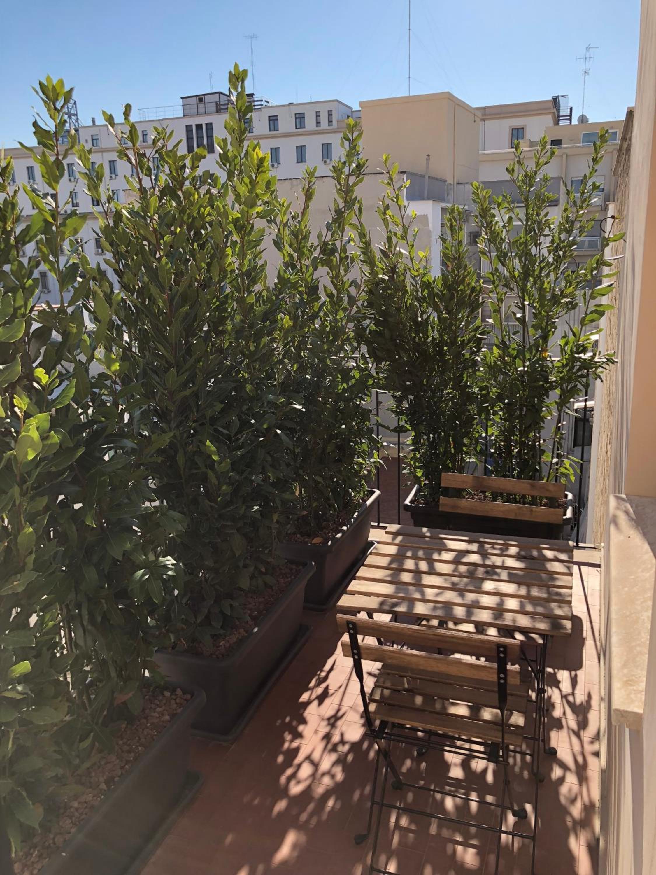 200 ROOMS & TERRACE