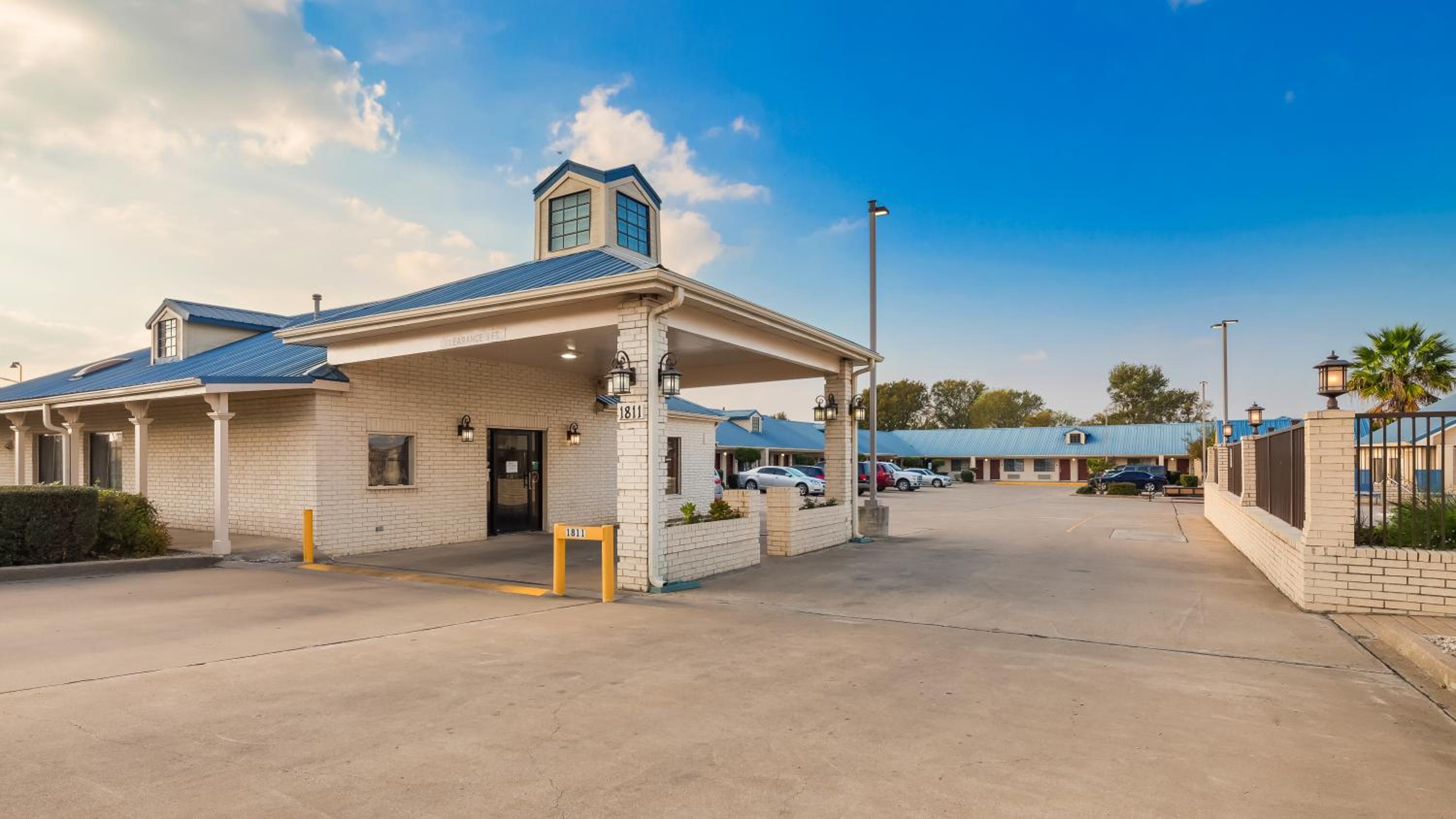 Best Western Regency Inn & Suites