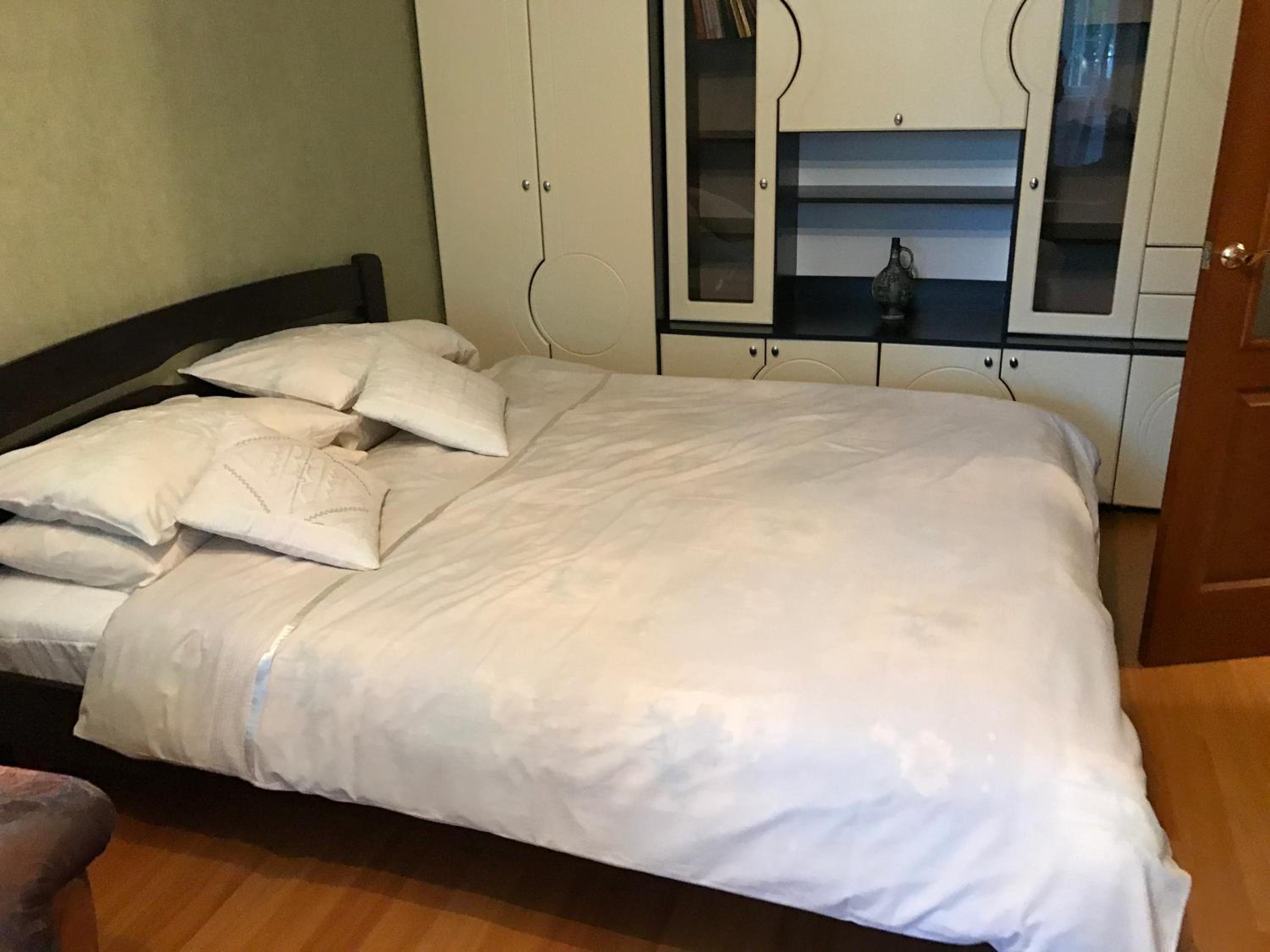 Beautiful Apartment on Korolenka 31 view 3