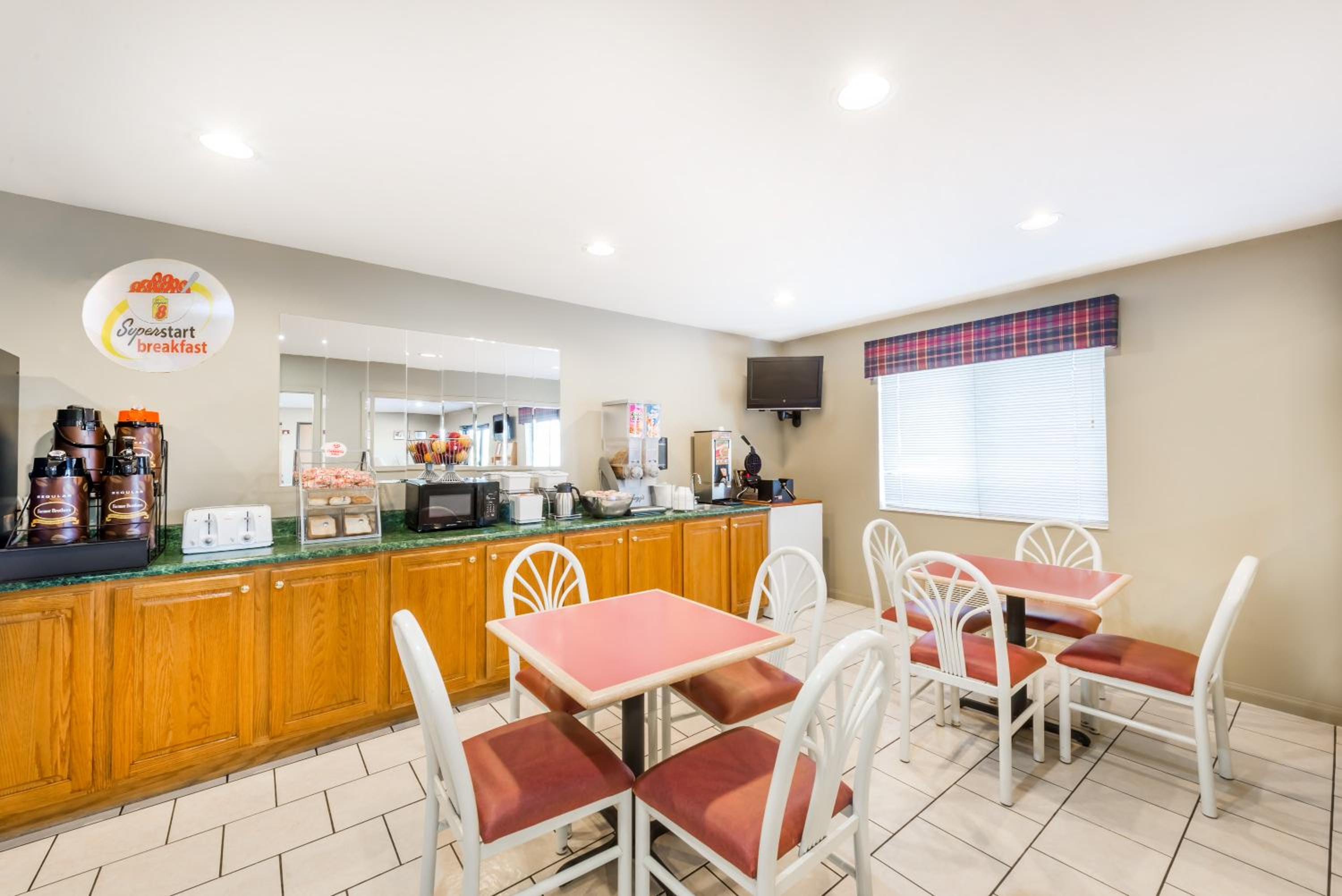 Super 8 by Wyndham Chanute