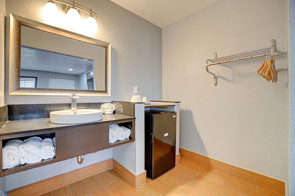 Welcome Inn San Bernardino/ Colton view 4