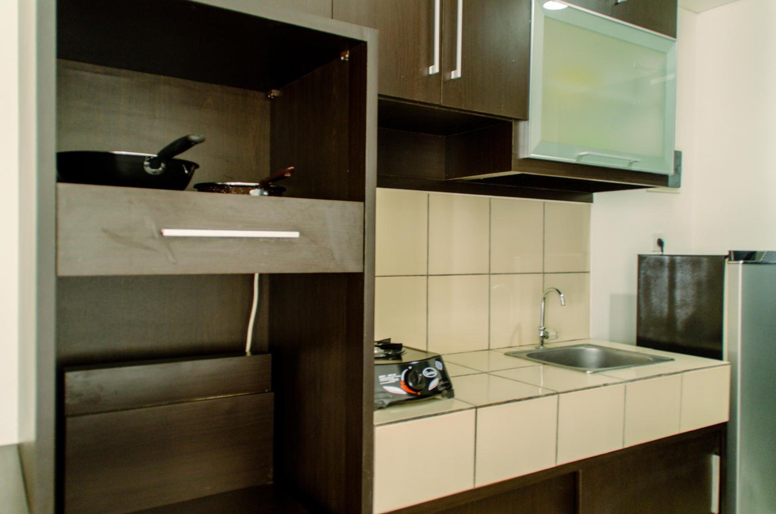 Elegant and Homey Studio at Paramount Skyline Apartment By Travelio