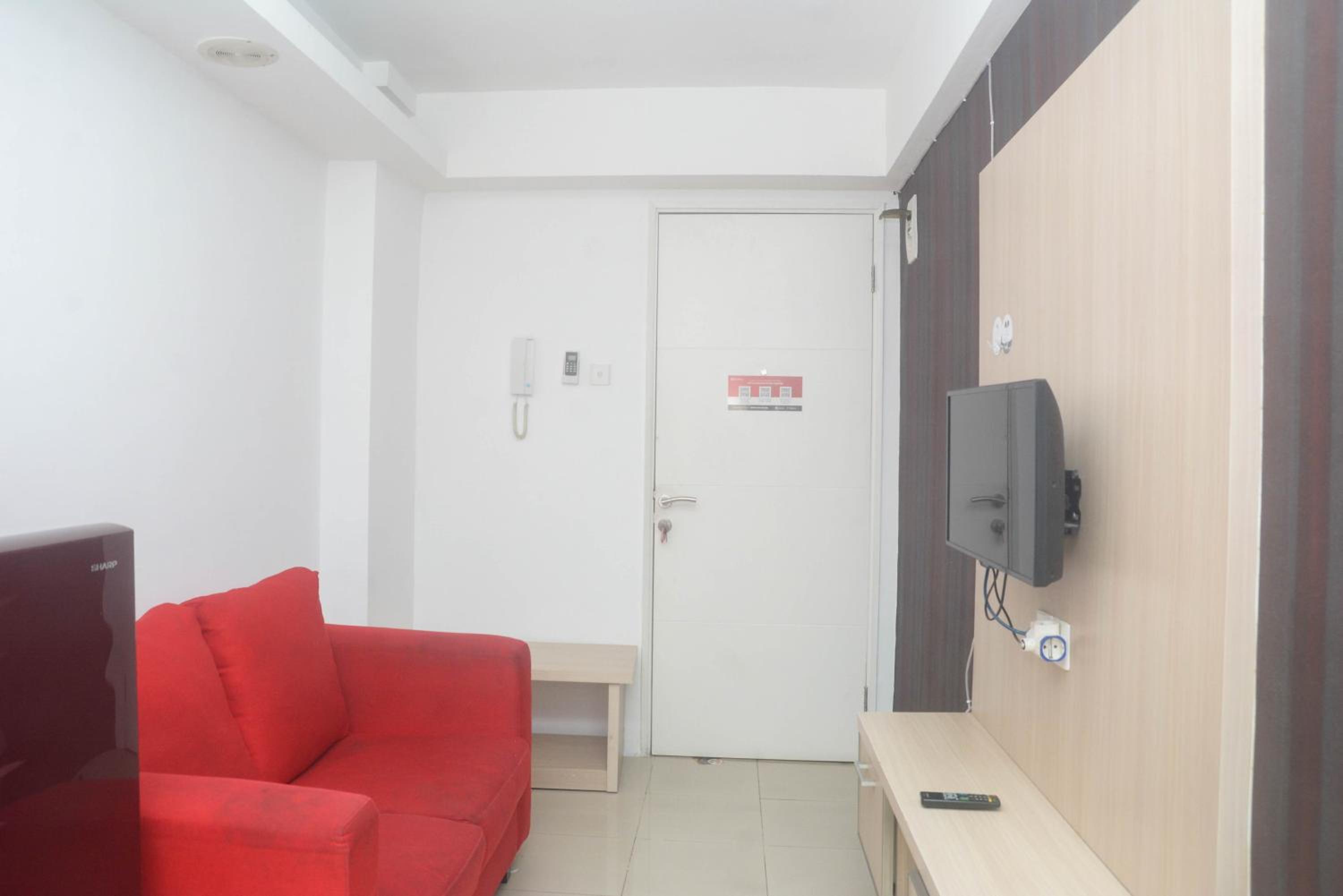 Cozy and Nice 1BR Bassura City Apartment By Travelio