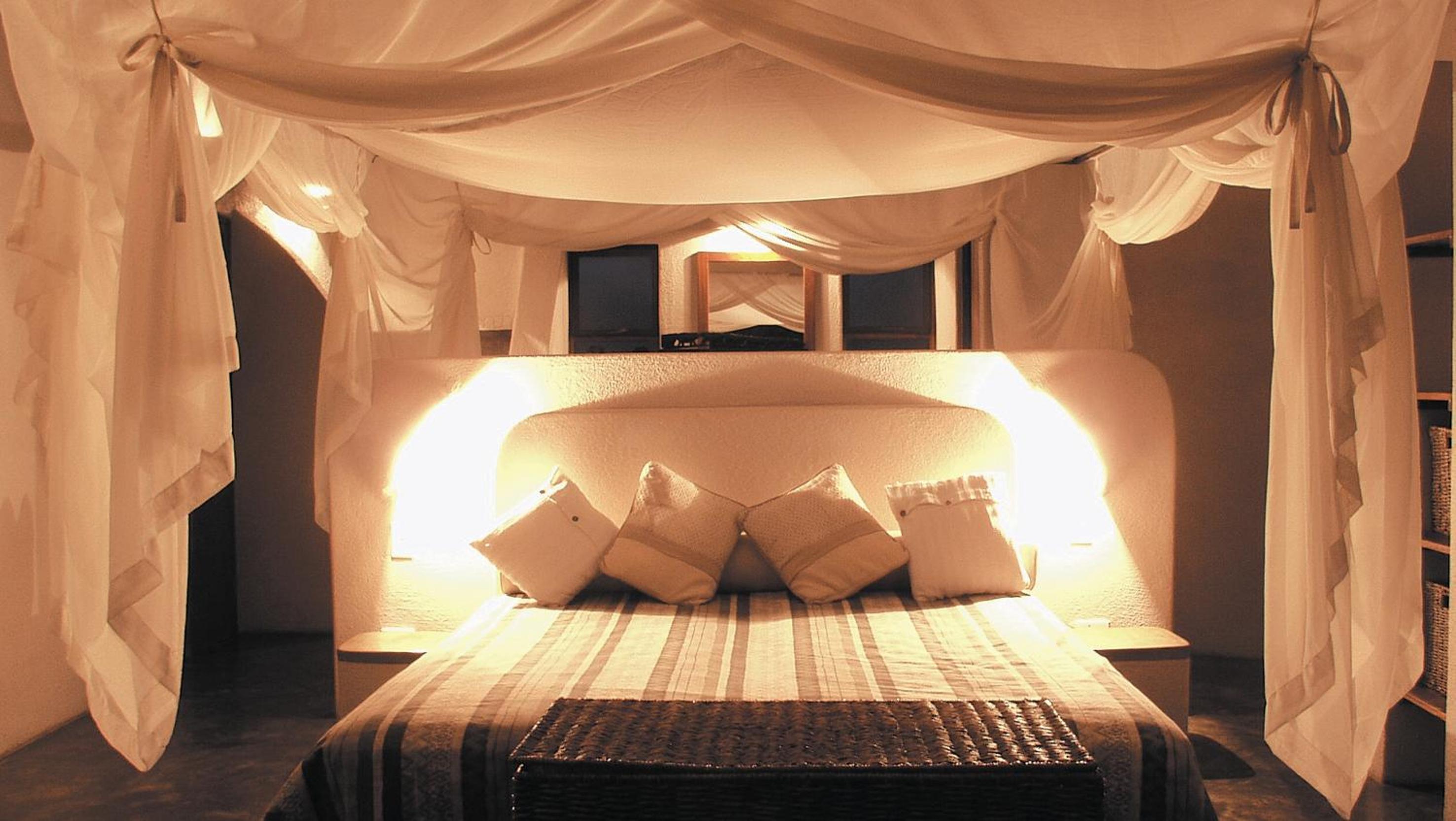 Nyati Safari Lodge