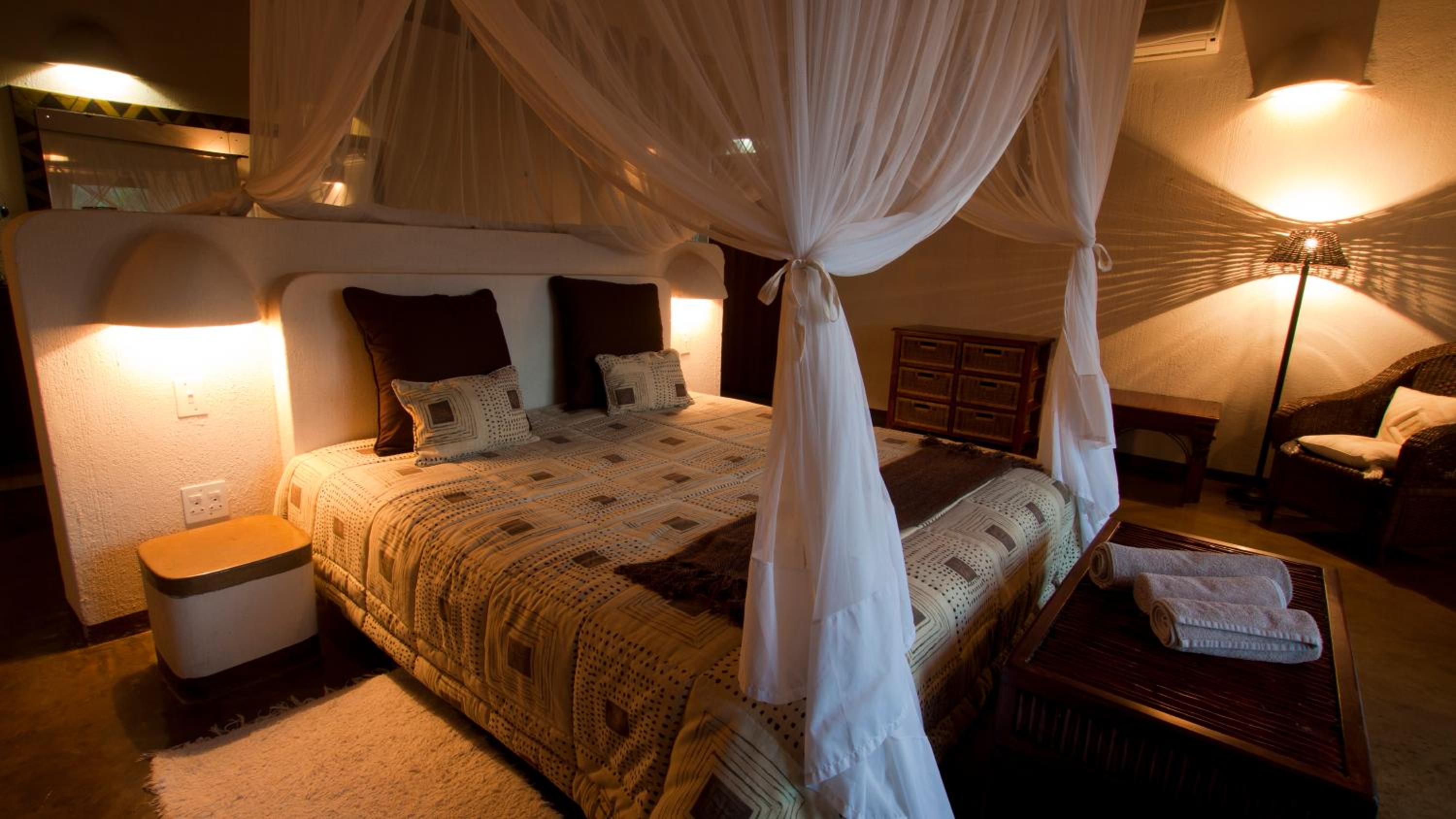 Nyati Safari Lodge
