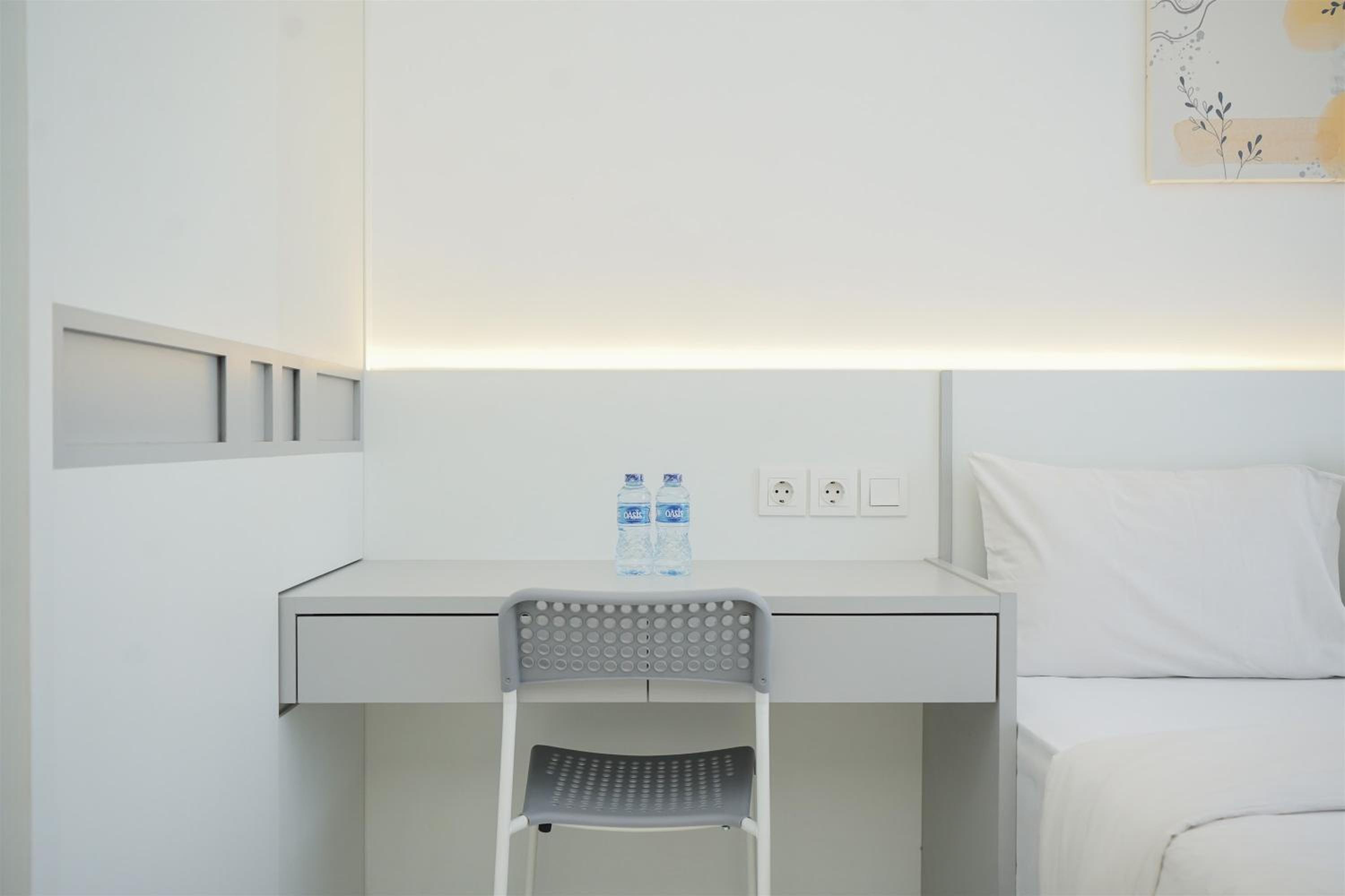Fully Furnished and Tidy Studio Sky House BSD Apartment By Travelio
