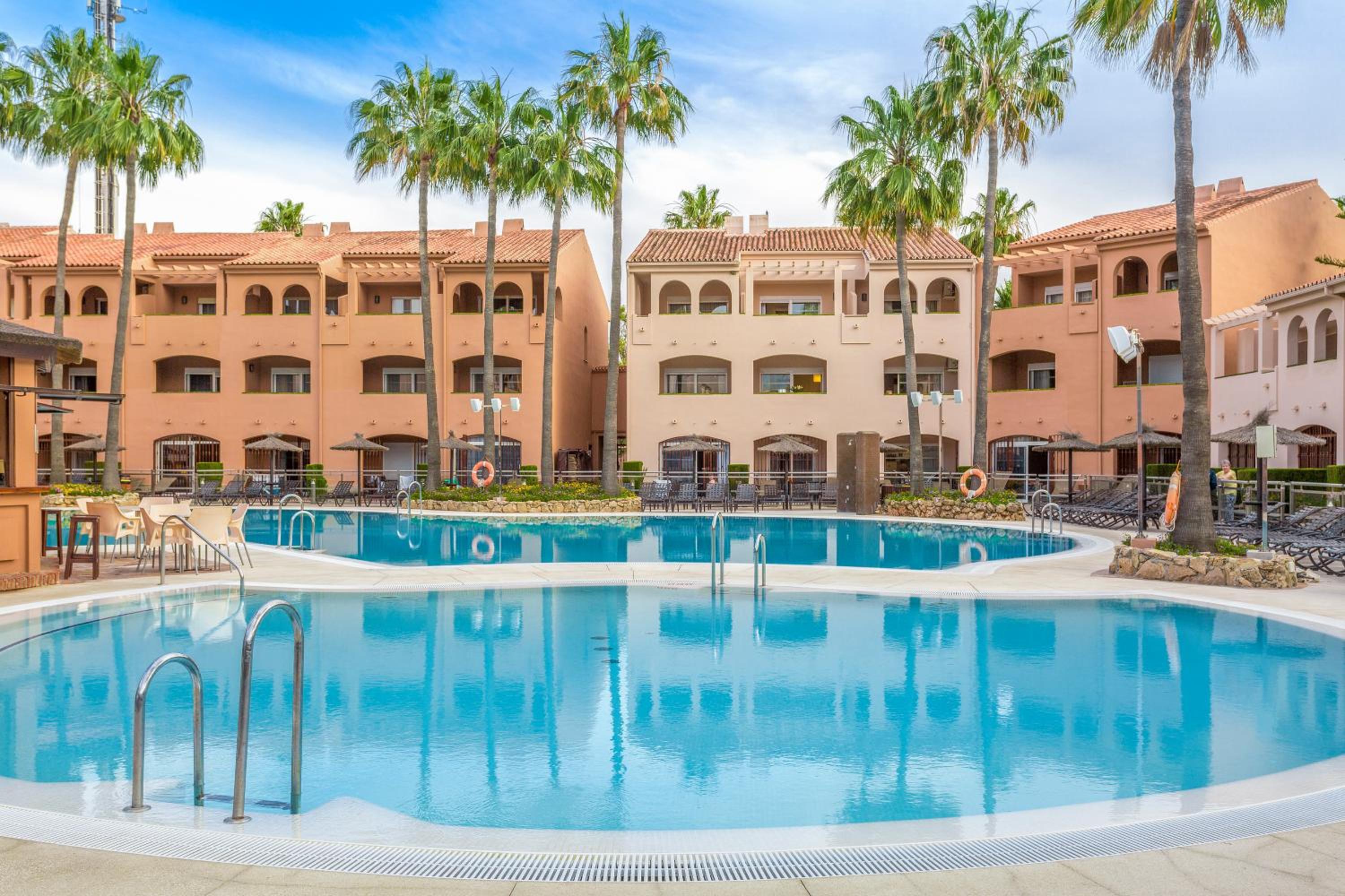 Los Amigos Beach Club en La Cala de Mijas — recepcion & lobby