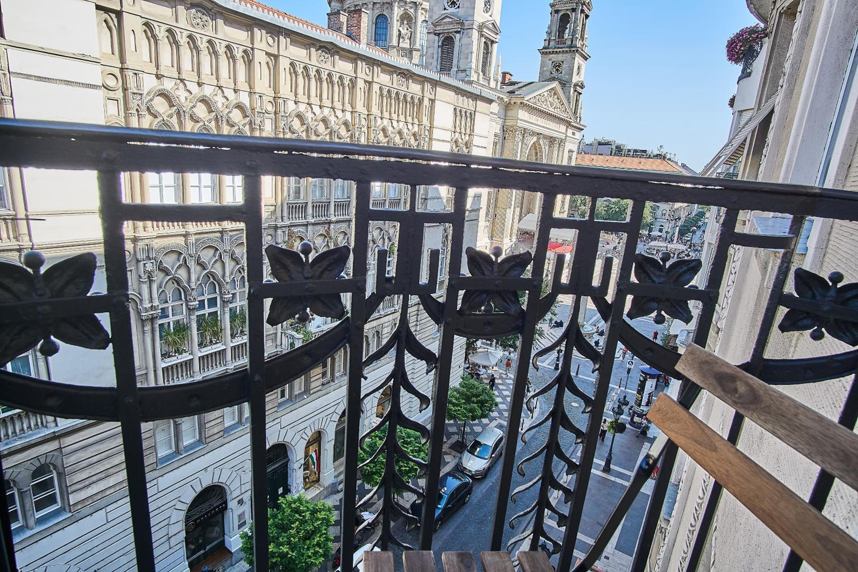 Basilica Royal Apartment | Budapest view 3