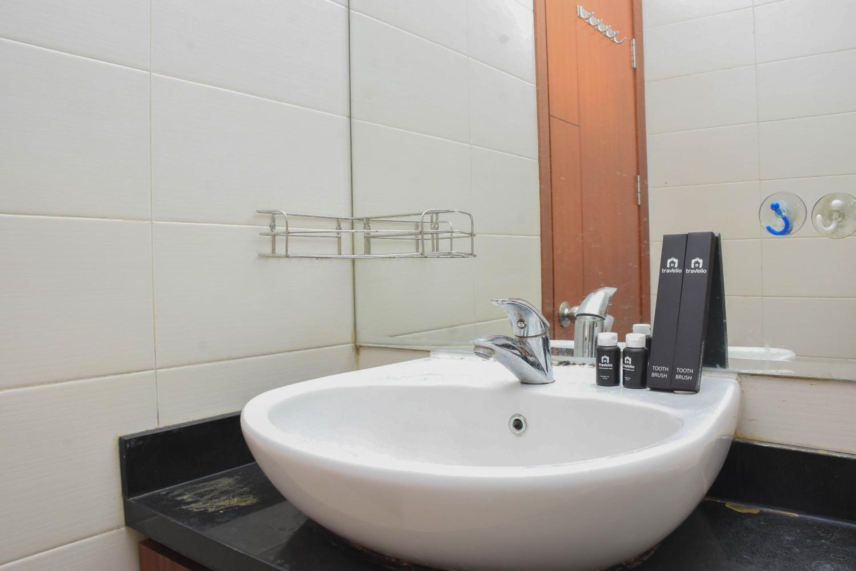 Great Location and Comfy 1BR Apartment at Woodland Park Residence By Travelio