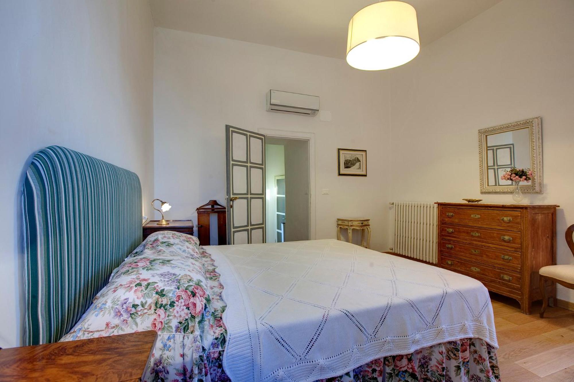 Torre Donati by Mmega en Florence — hotel room