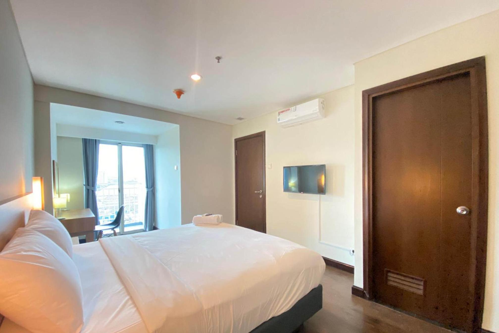 Spacious 2BR Apartment at El Royale near BIP By Travelio