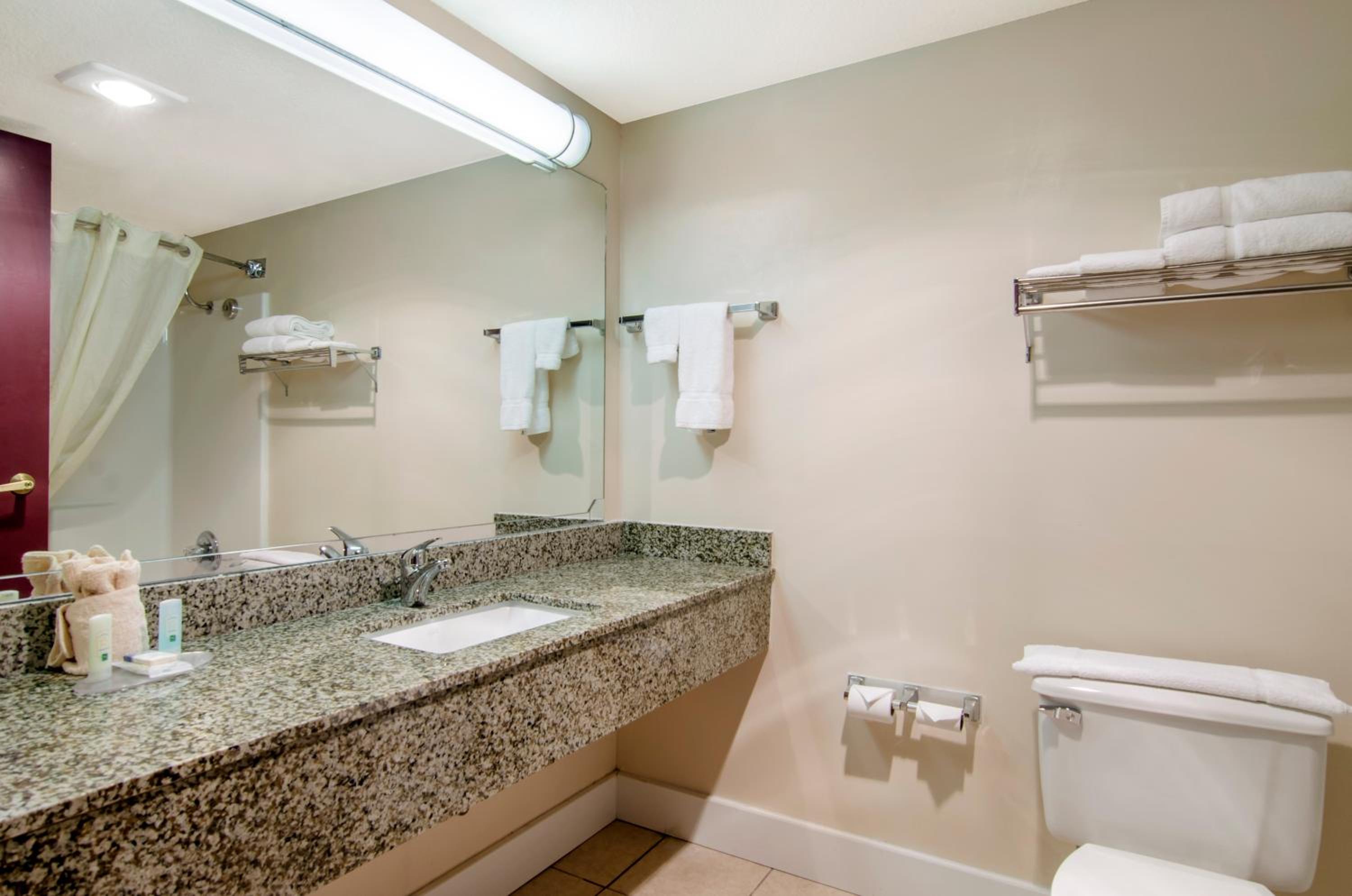 Quality Inn & Suites Carthage near Precious Moments Chapel, Fotografia 14
