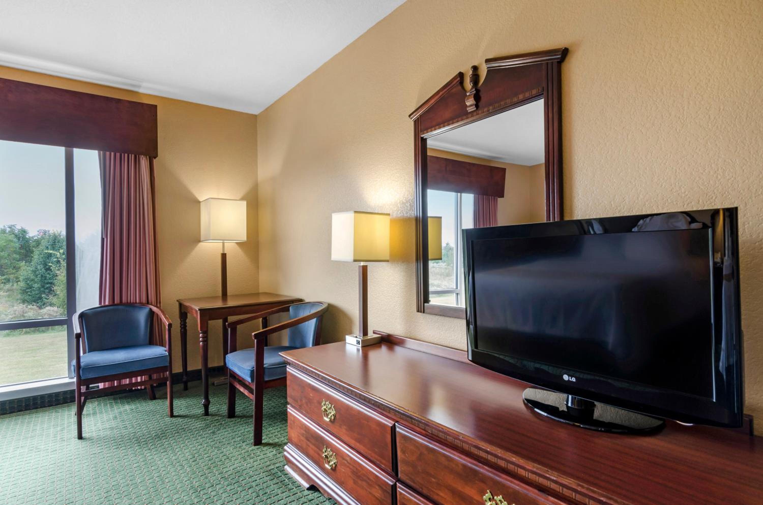 Quality Inn & Suites Carthage near Precious Moments Chapel, Fotografia 44