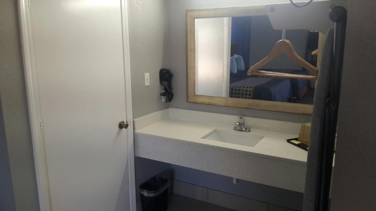 Paris Vacations - Paris Inn and Suites - Property Image 7