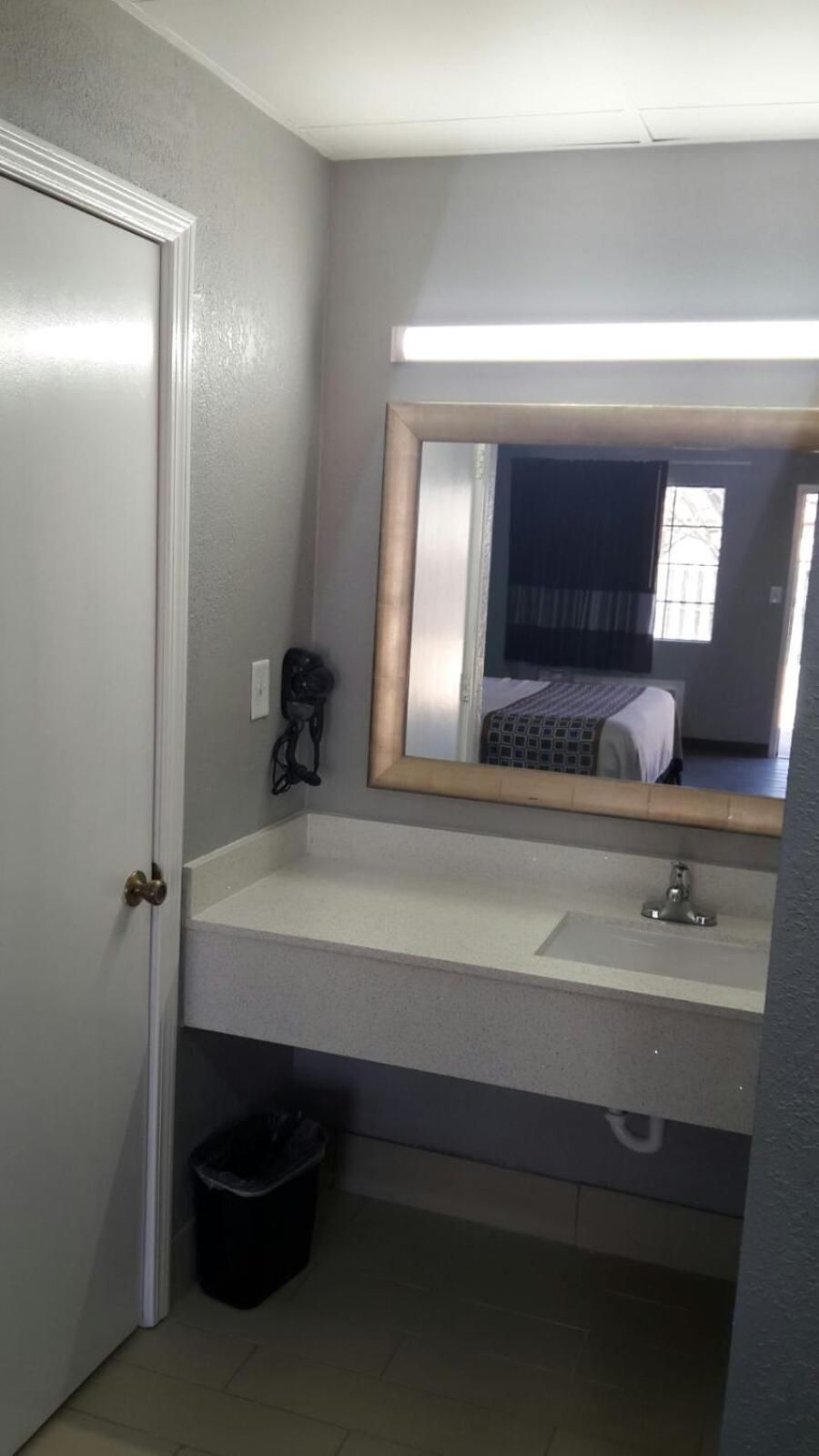 Paris Vacations - Paris Inn and Suites - Property Image 3