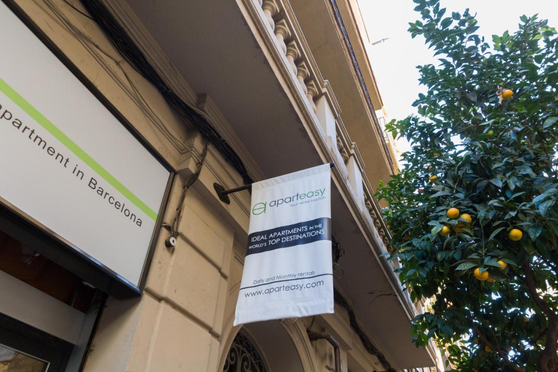 ApartEasy - Central Gracia Apartments