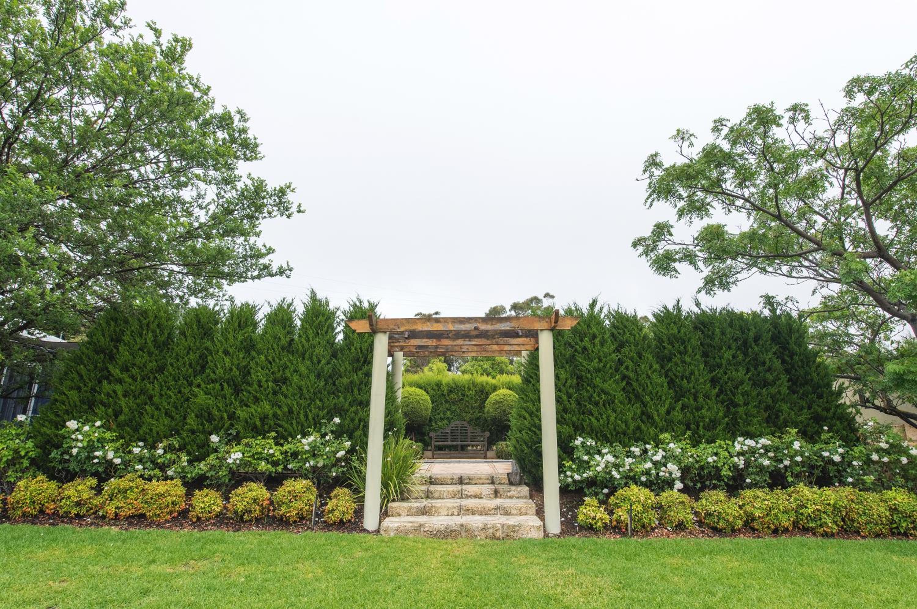 S T U D I O 22 Garden Serenity & Coastal Charm
