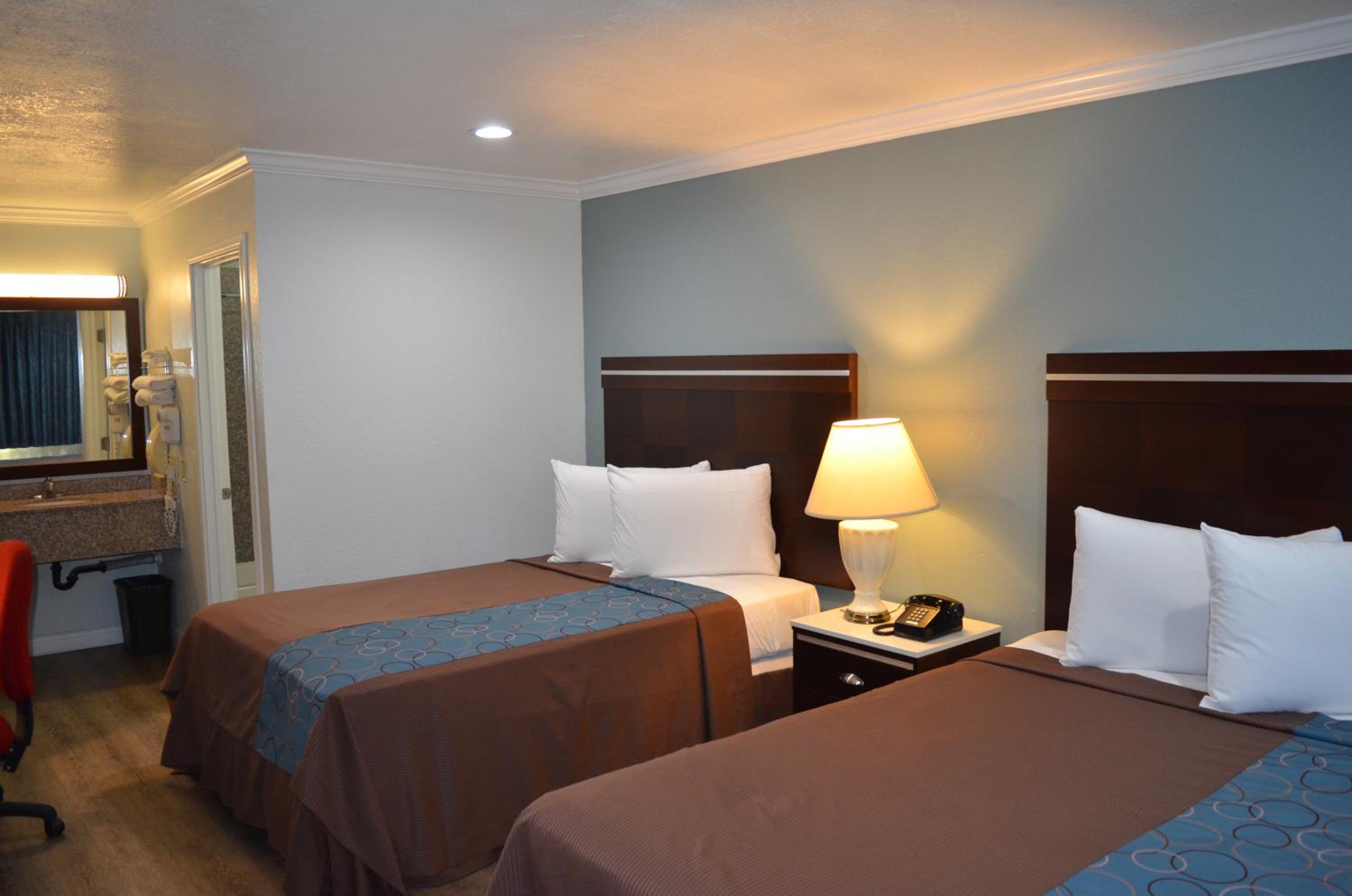 Corona Vacations - Welcome Inn Corona - Property Image 3