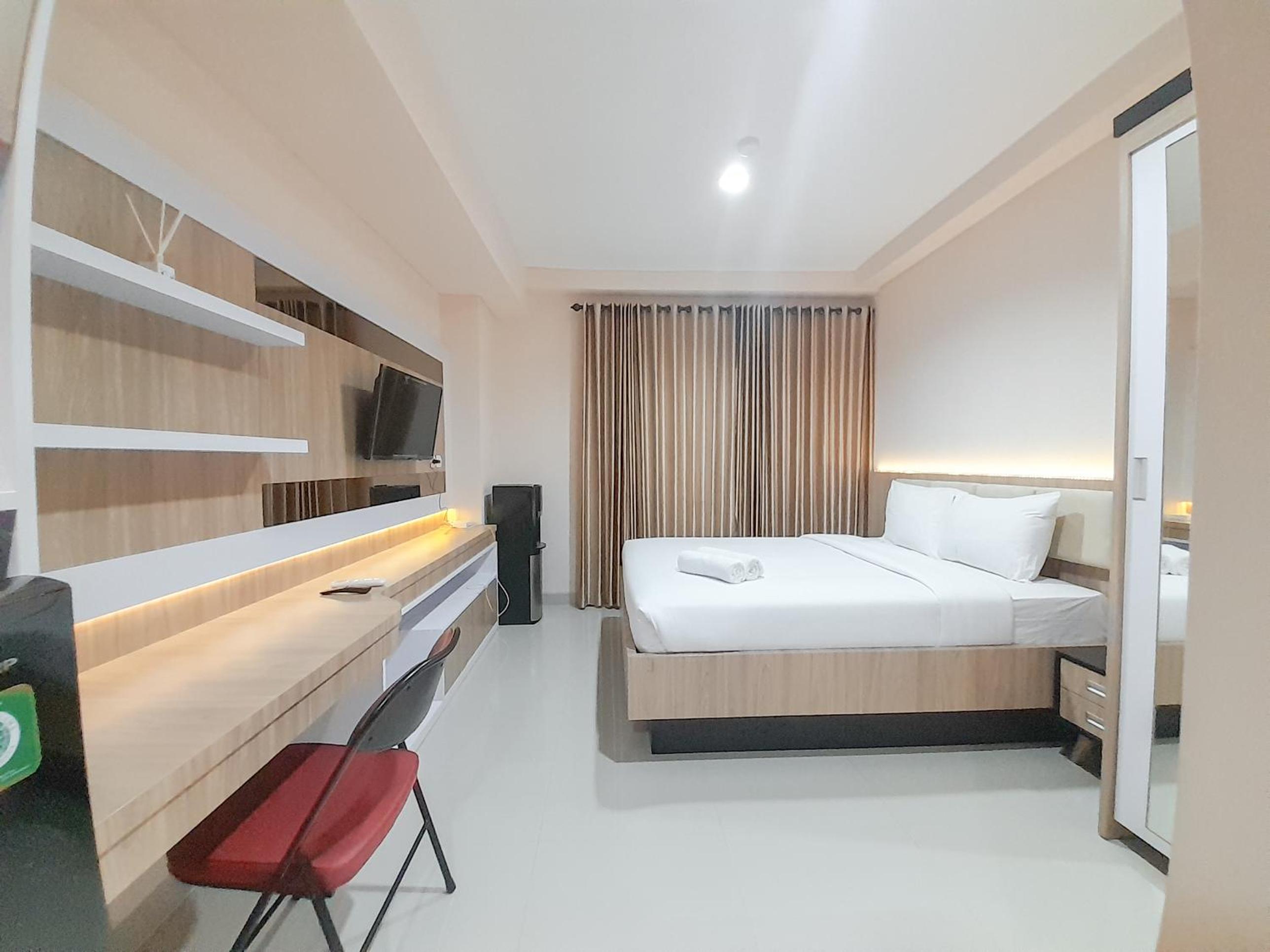Elegant and Comfortable Studio Patraland Amarta Apartment By Travelio