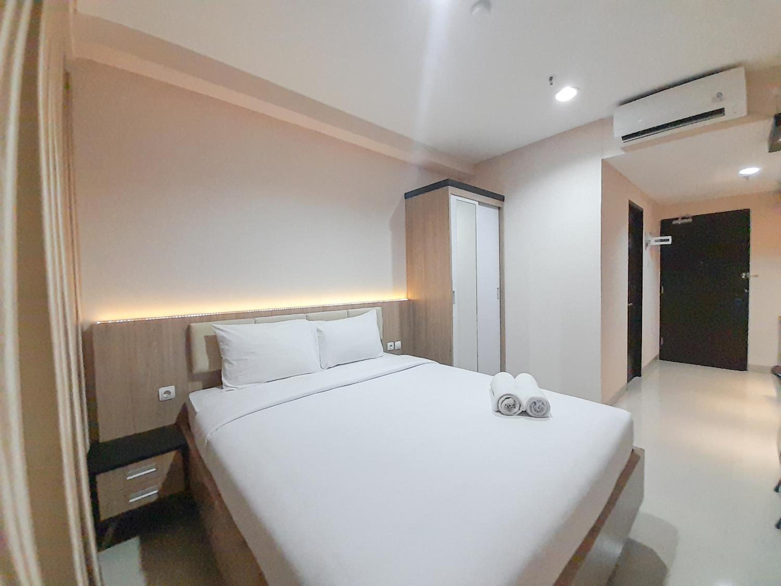 Elegant and Comfortable Studio Patraland Amarta Apartment By Travelio