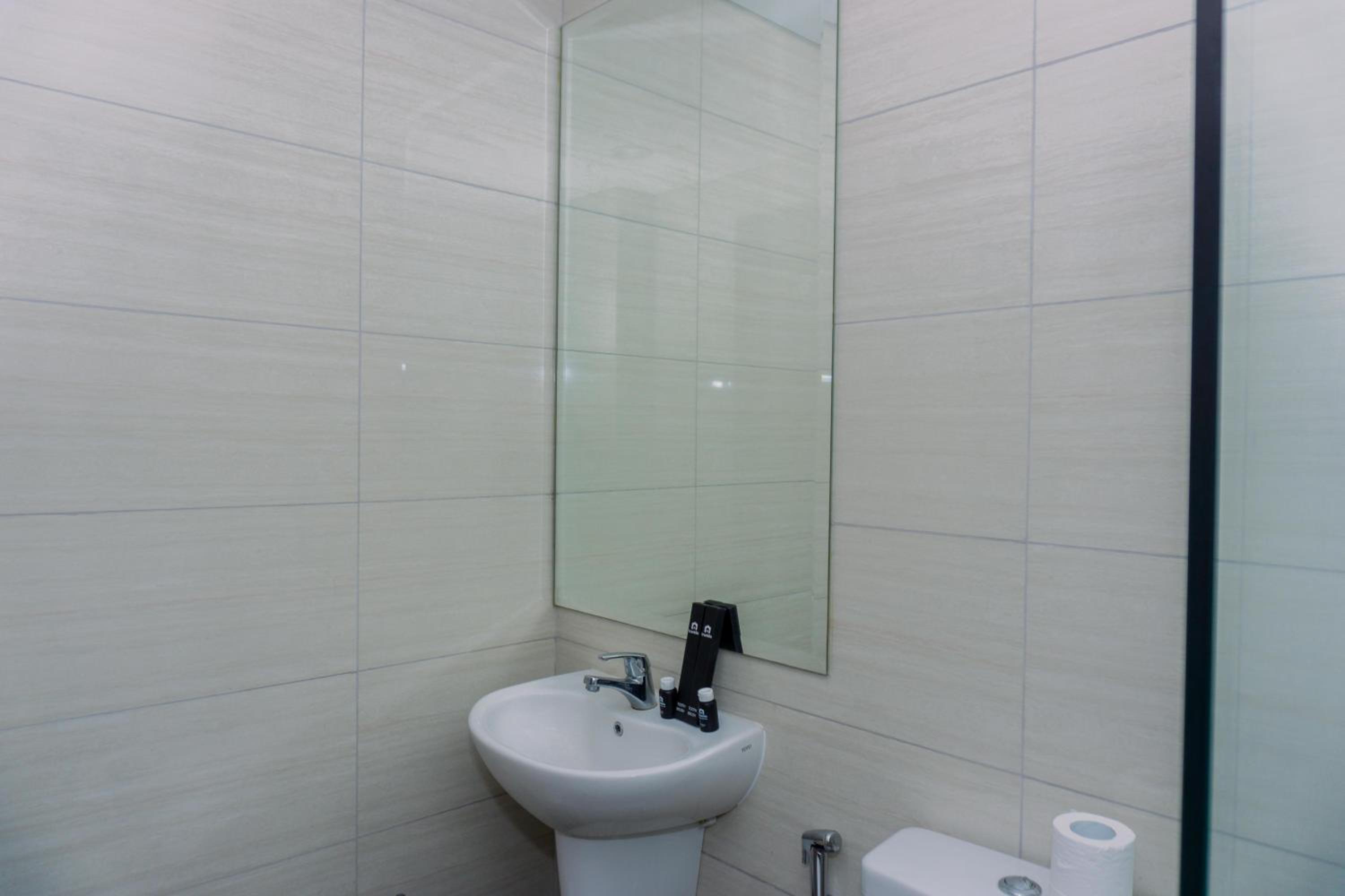 Modern Look 1BR at 22nd Floor Ciputra International Apartment By Travelio