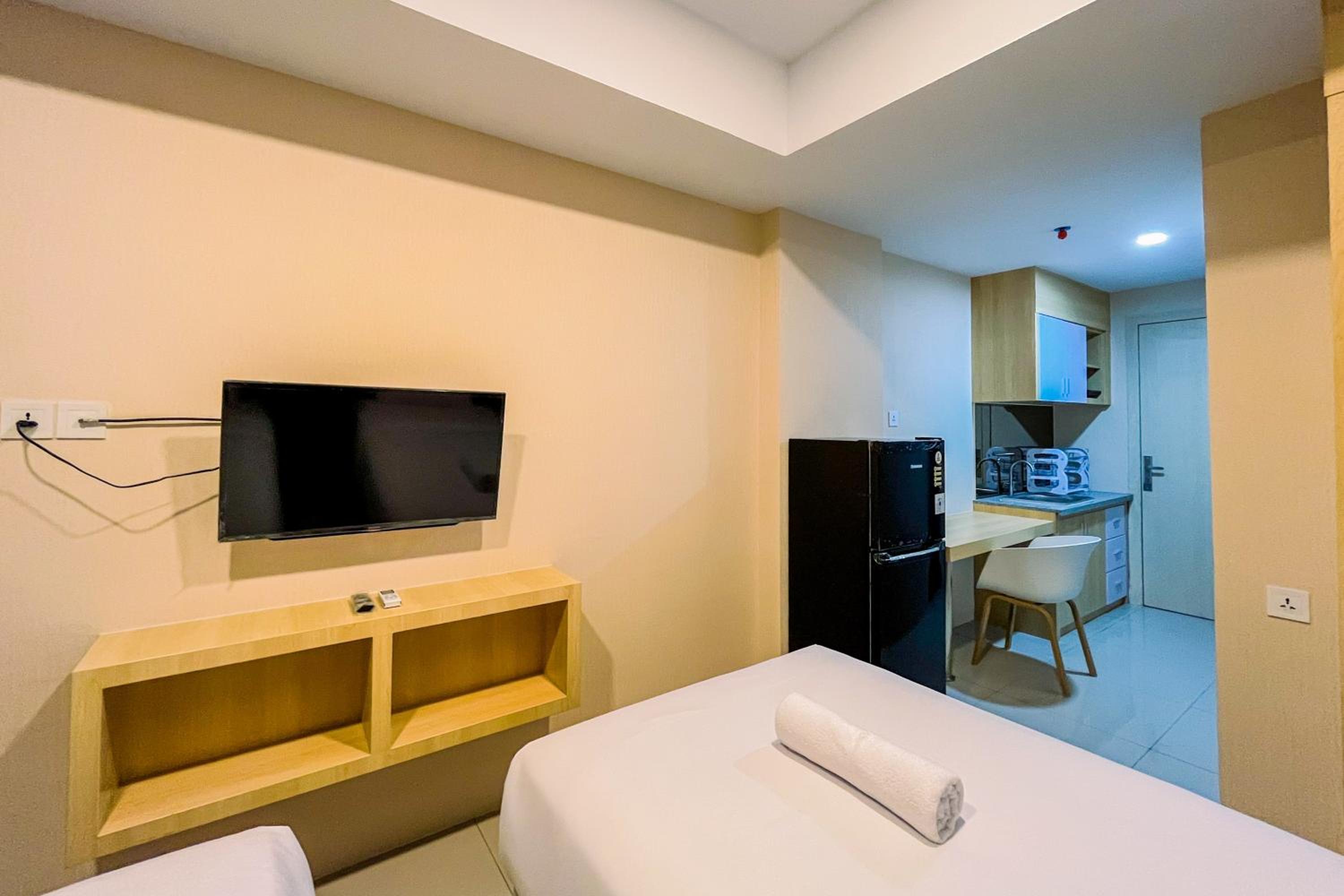 Good Deal and Homey Studio De Prima Apartment By Travelio