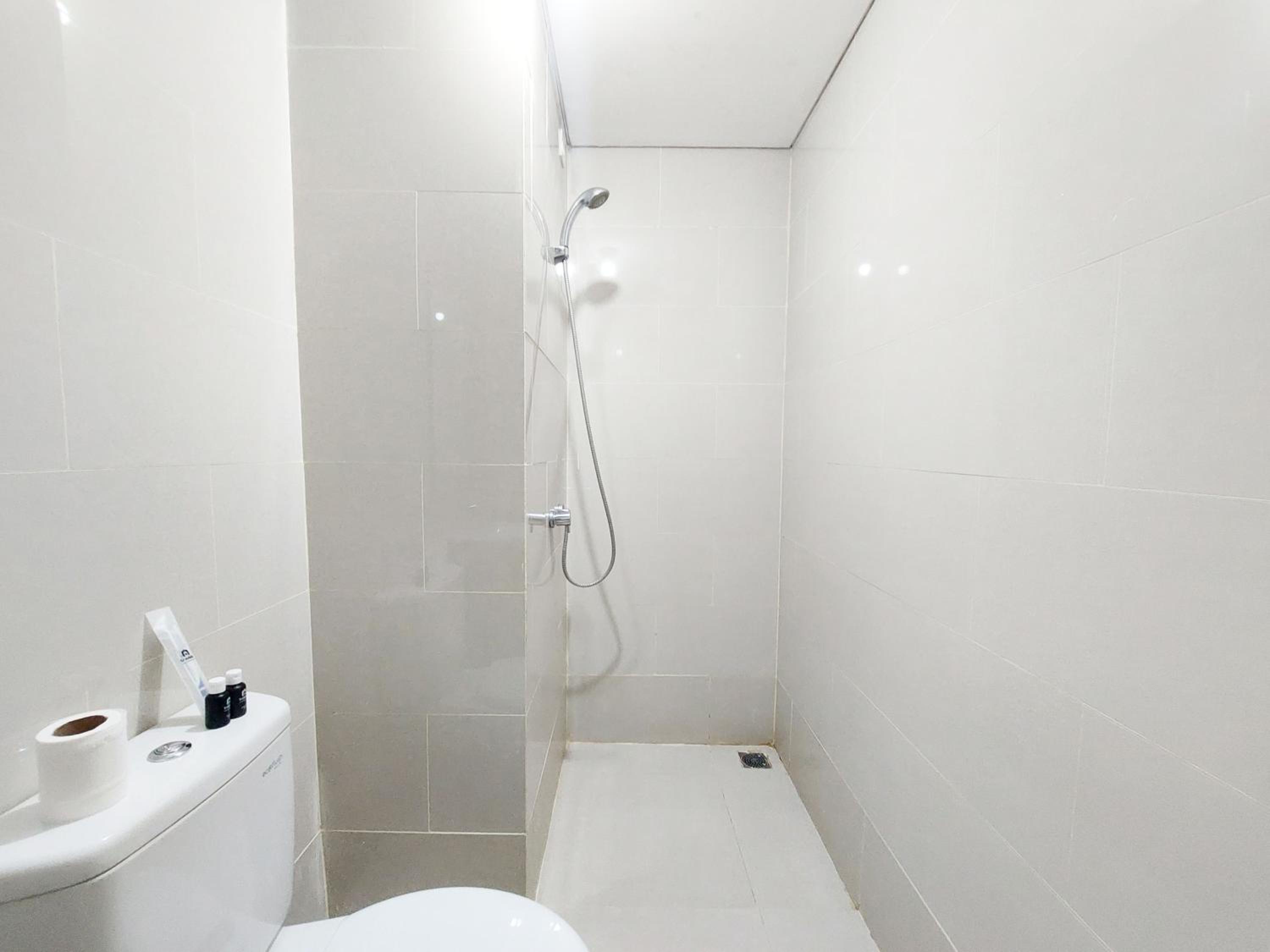 Comfort Stay 1BR at Podomoro City Deli Medan Apartment By Travelio