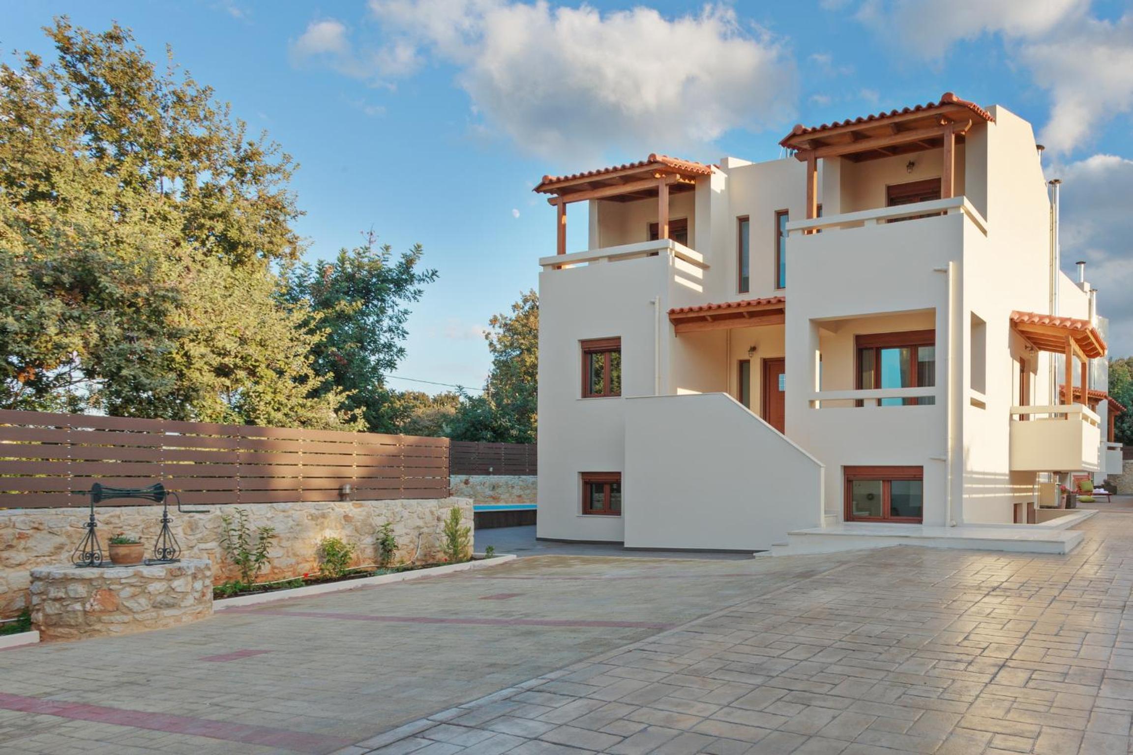 Hotel All Seasons Villas - Image 1