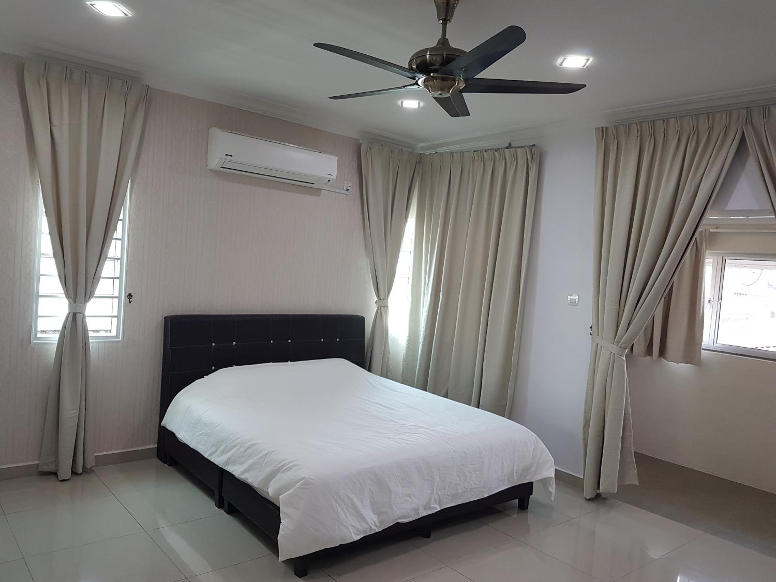 Sitiawan Homestay Entire Semi D house