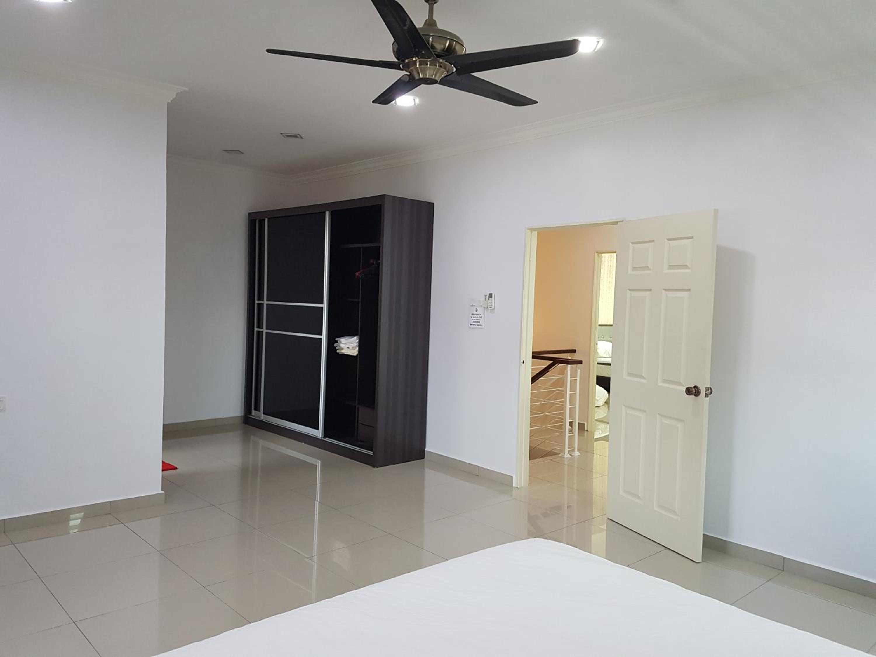 Sitiawan Homestay Entire Semi D house
