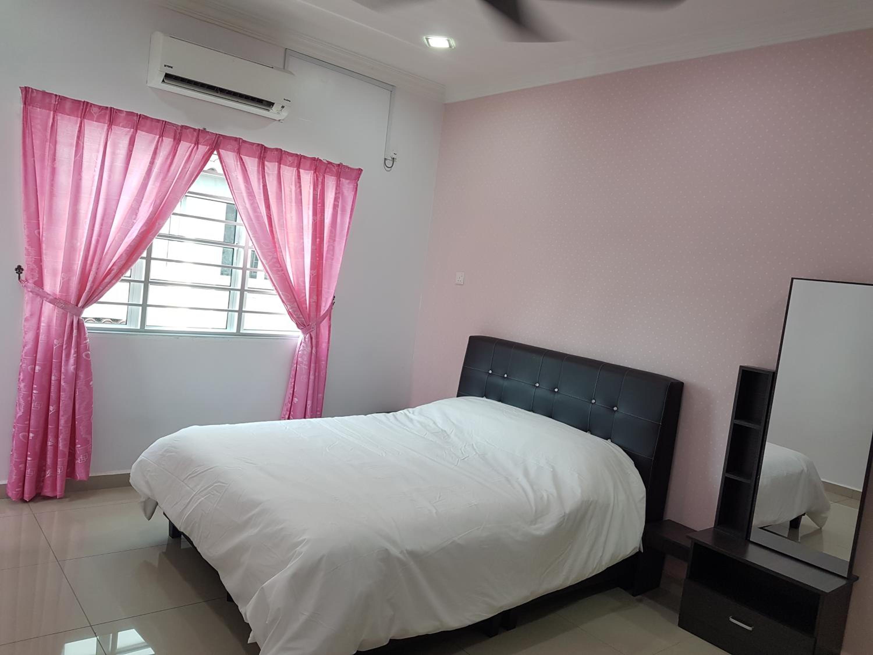 Sitiawan Homestay Entire Semi D house