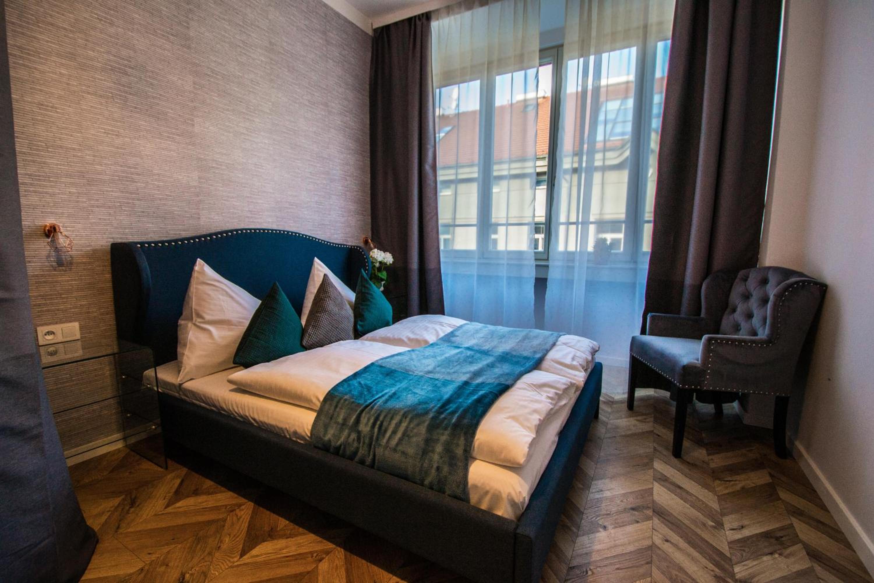 City Center Apartments near Synagogue