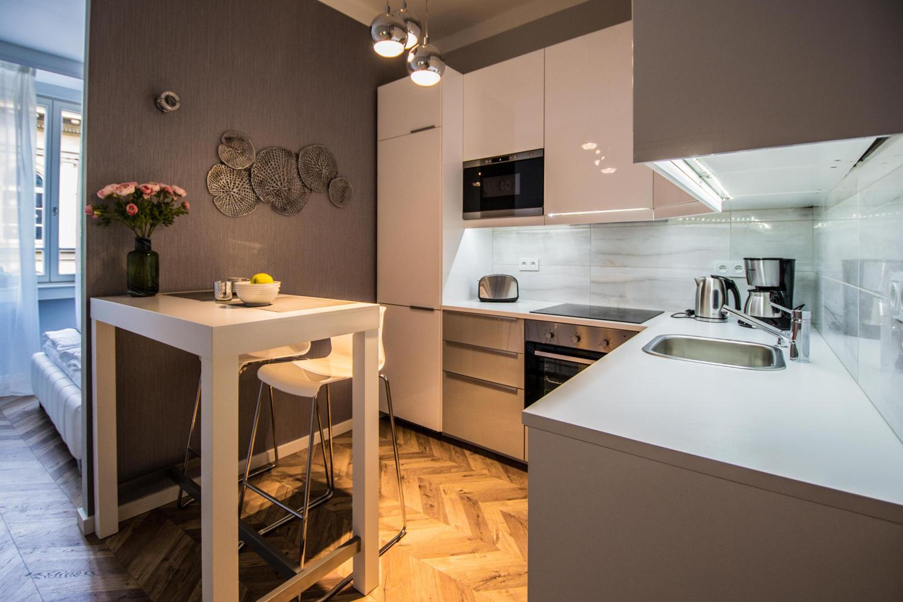City Center Apartments near Synagogue