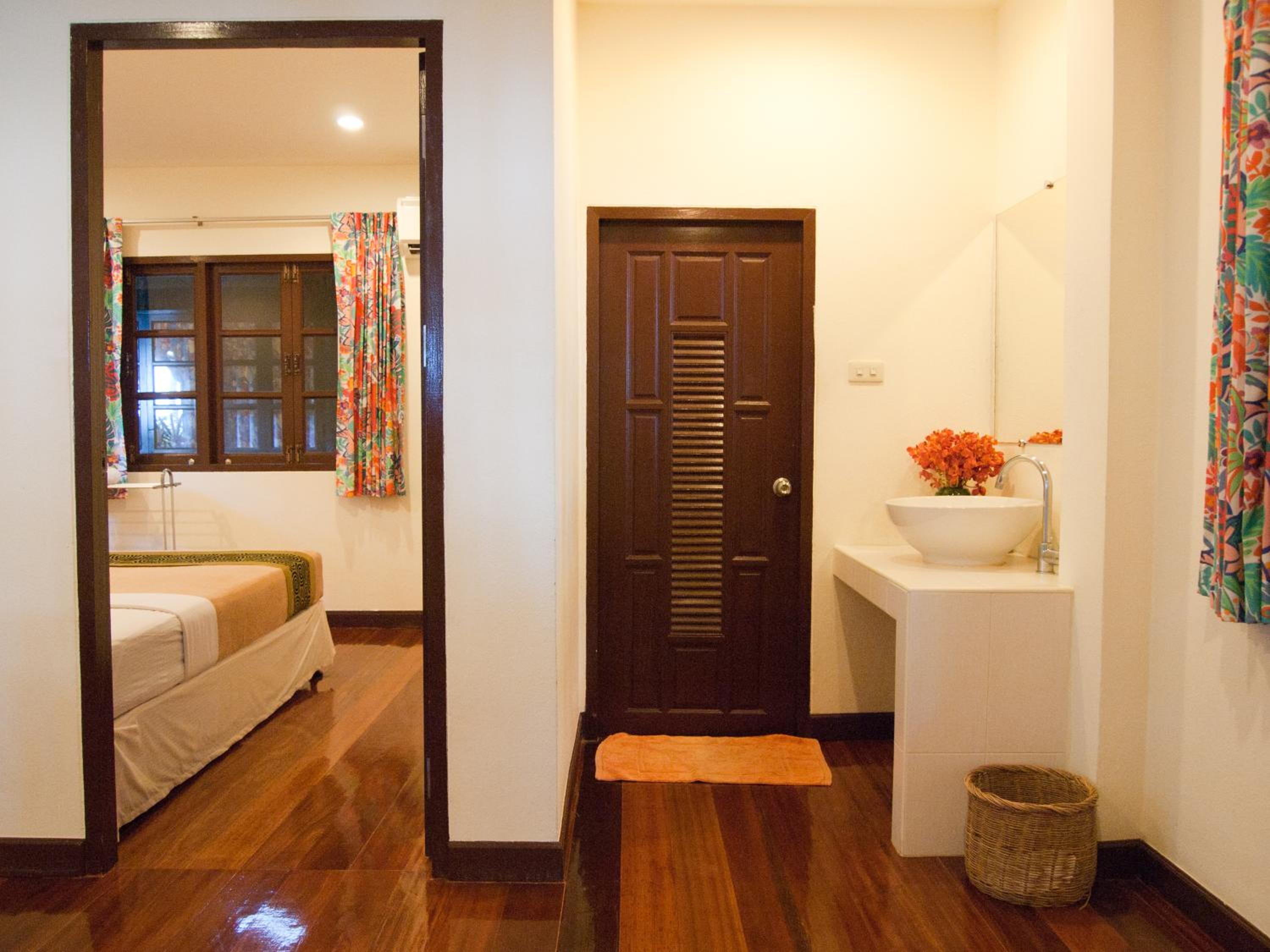 Baan Klang Aow Beach Resort